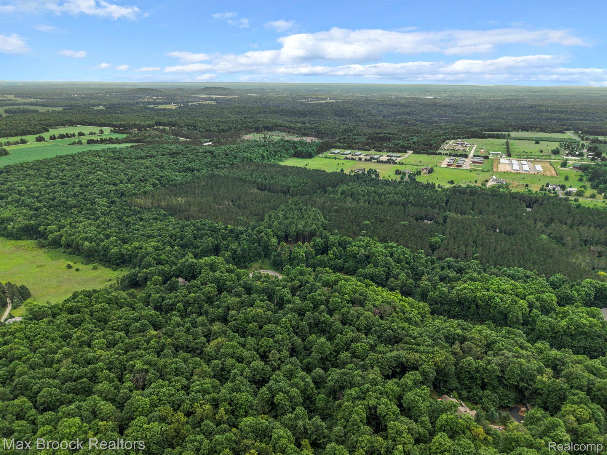 0000 Mackinaw Ridge Property Photo 8