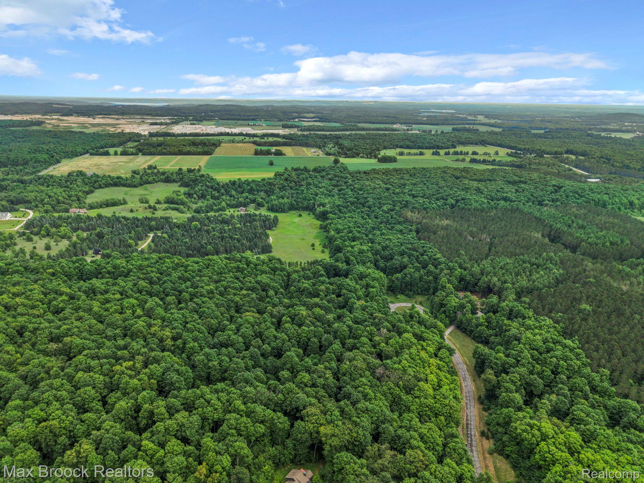 0000 Mackinaw Ridge Property Photo 9