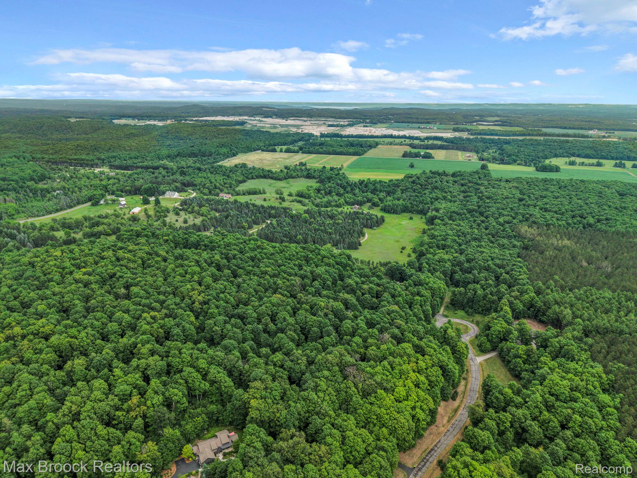0000 Mackinaw Ridge Property Photo 10