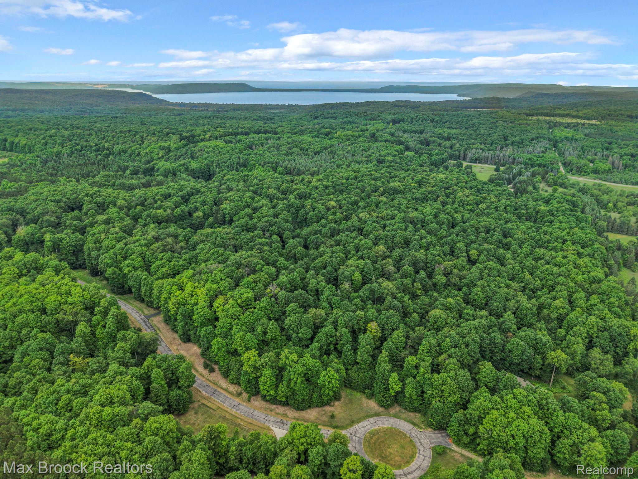0000 Mackinaw Ridge Property Photo 11