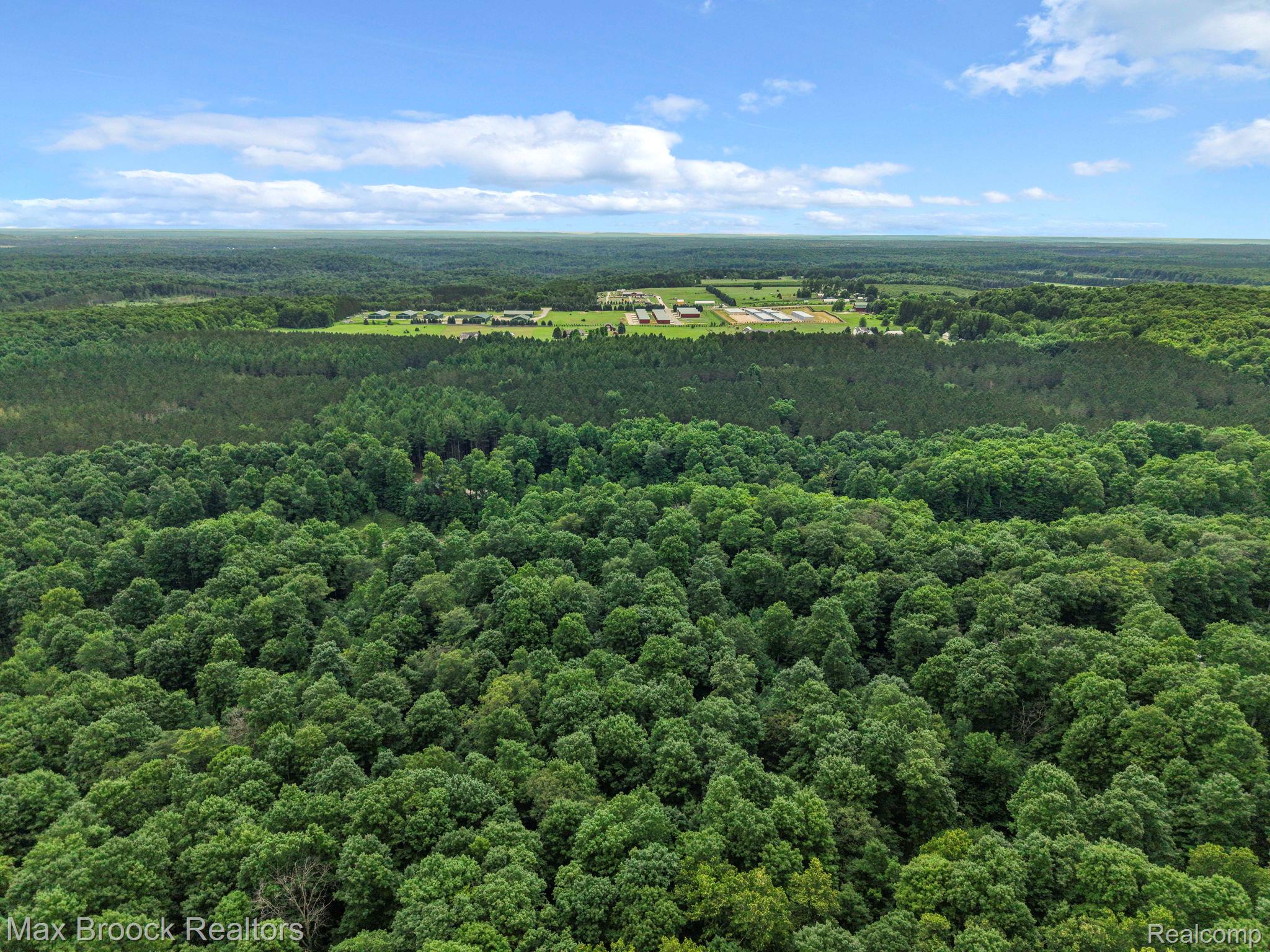 0000 Mackinaw Ridge Property Photo 13