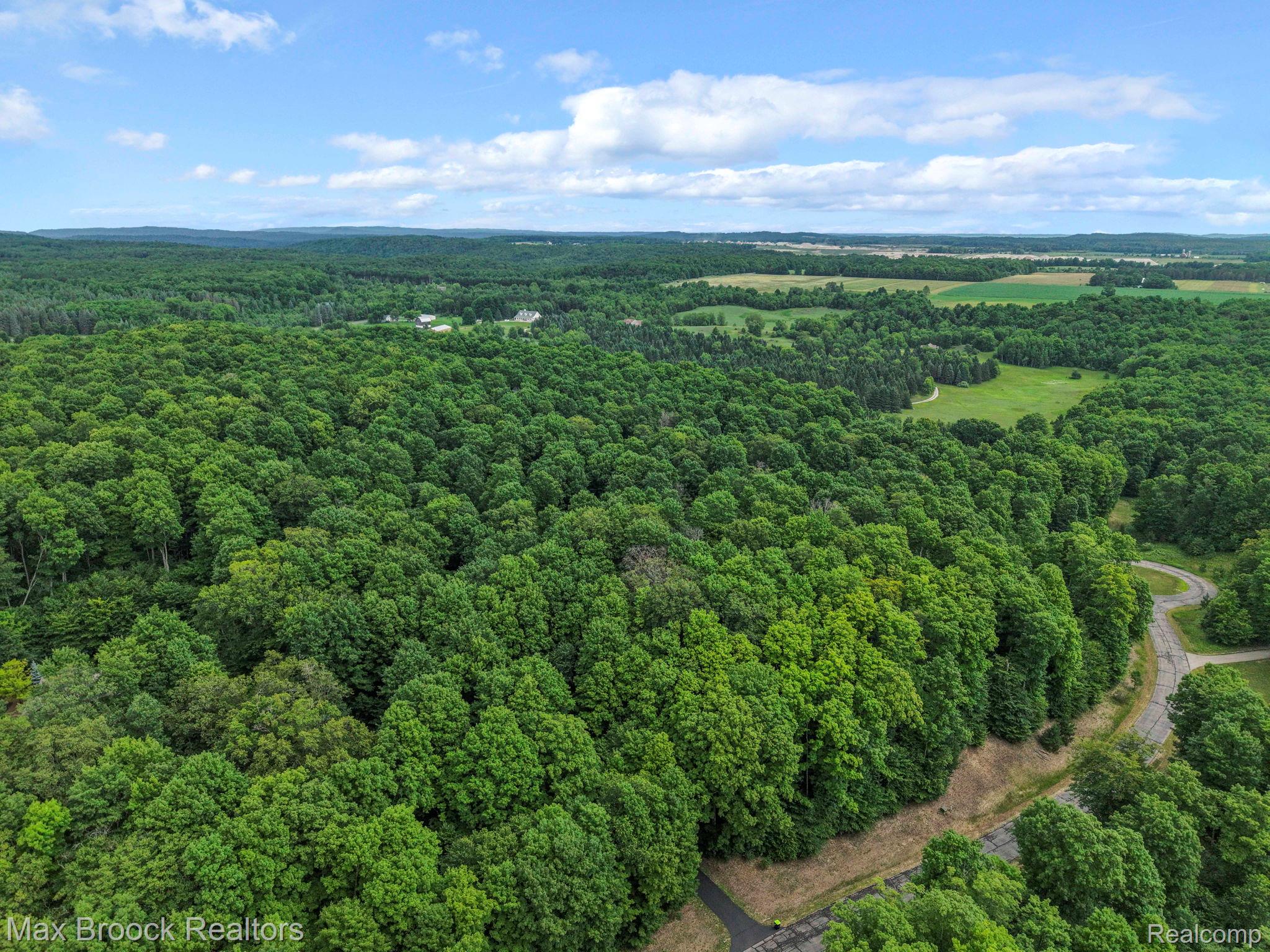 0000 Mackinaw Ridge Property Photo 14