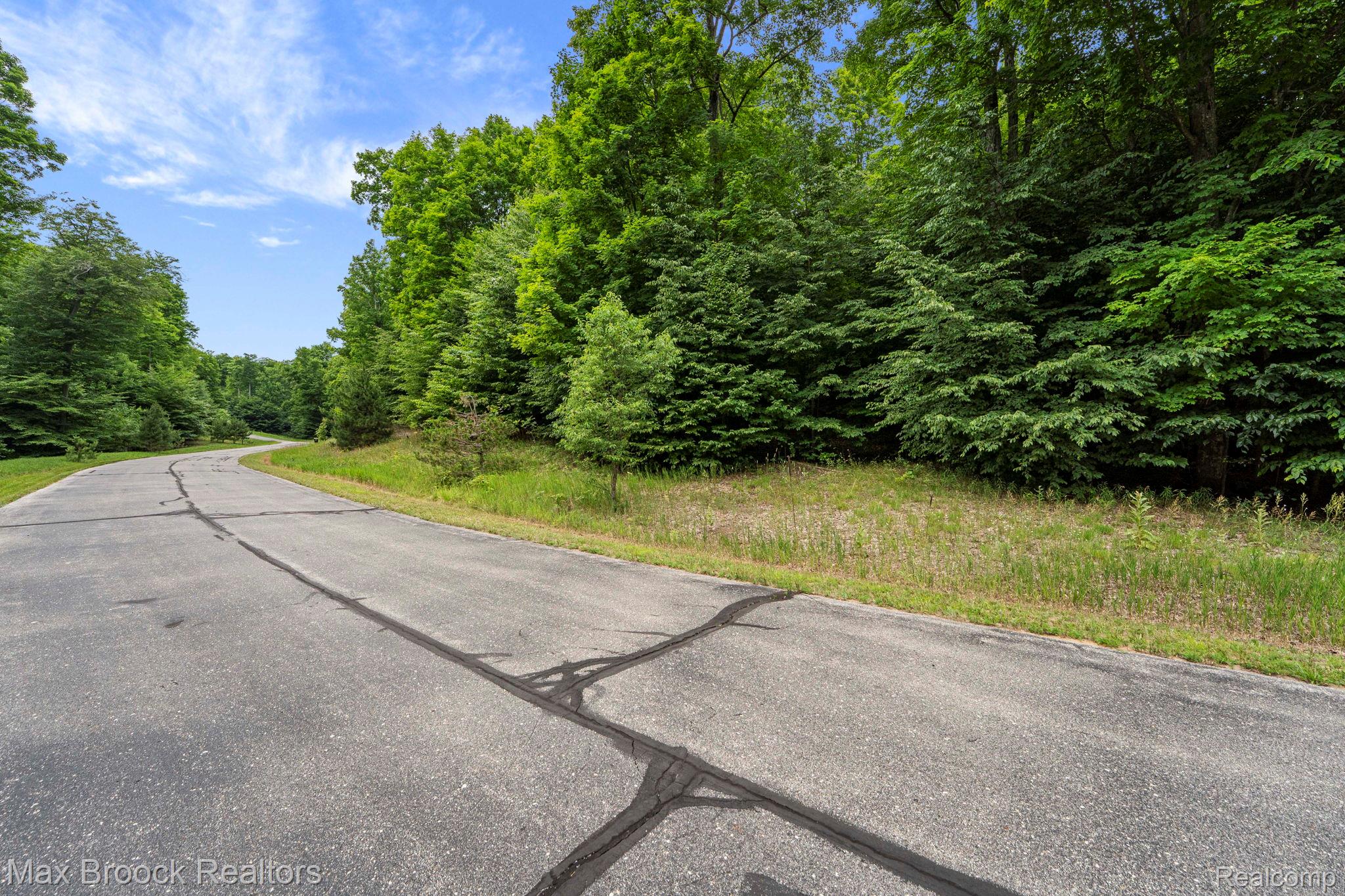0000 Mackinaw Ridge Property Photo 16