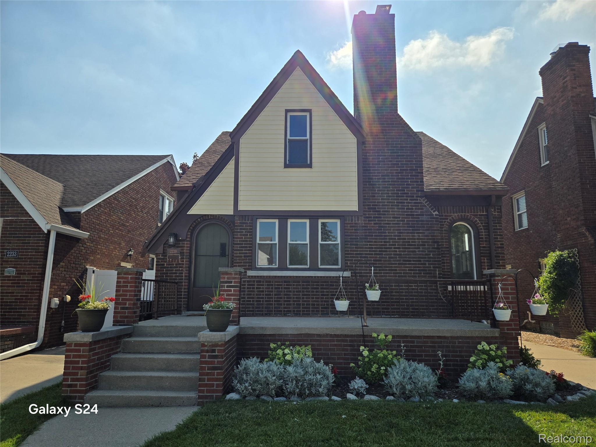 2239 22nd Street Property Photo 1