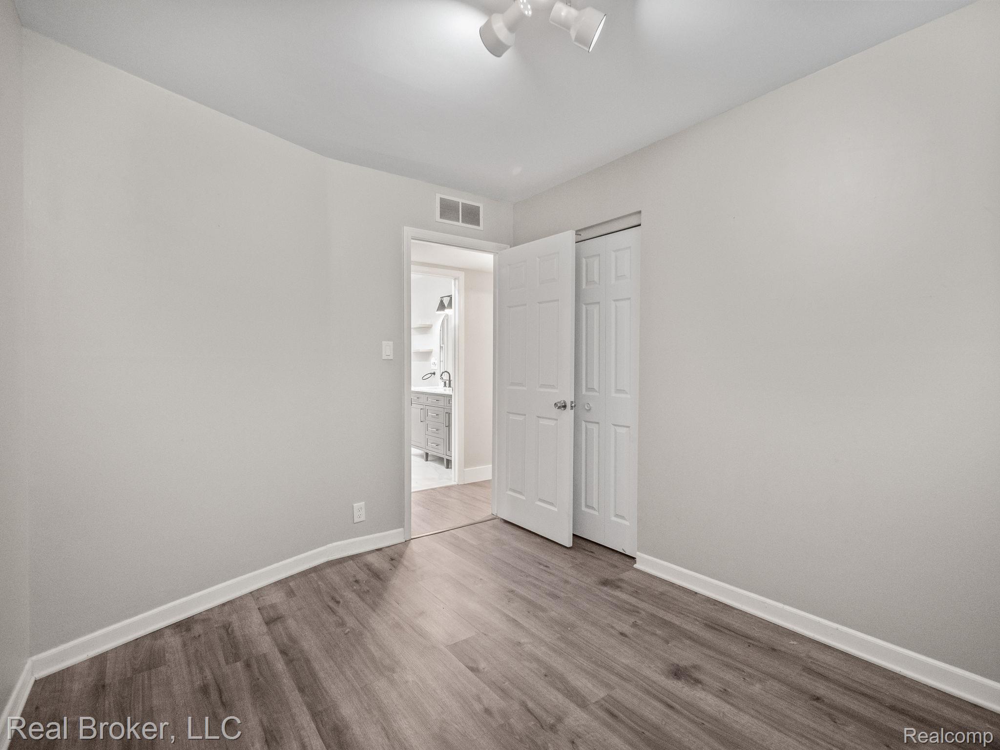 1909 Marie Circle Property Photo 16
