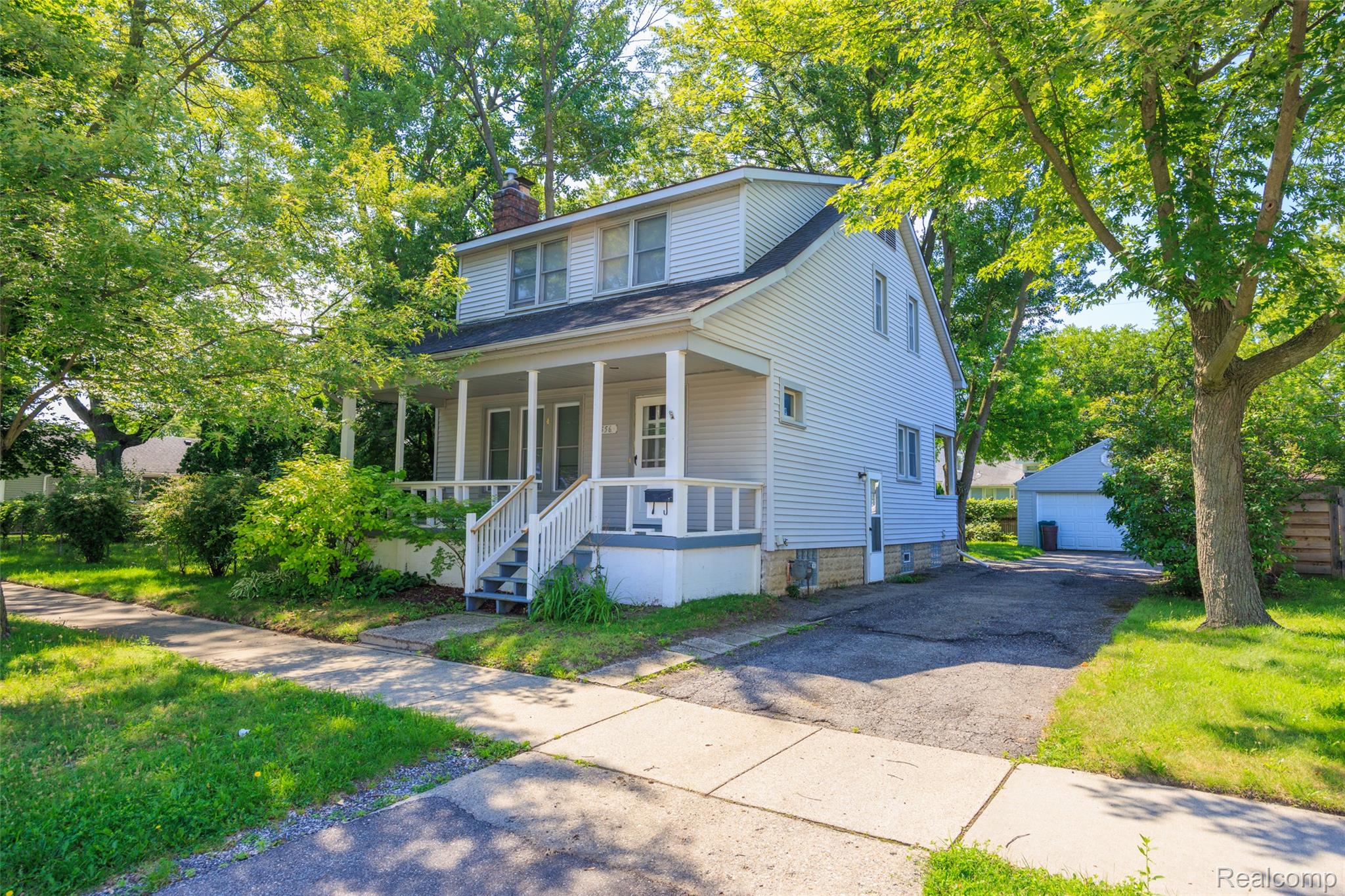 556 E Troy Street Property Photo 1