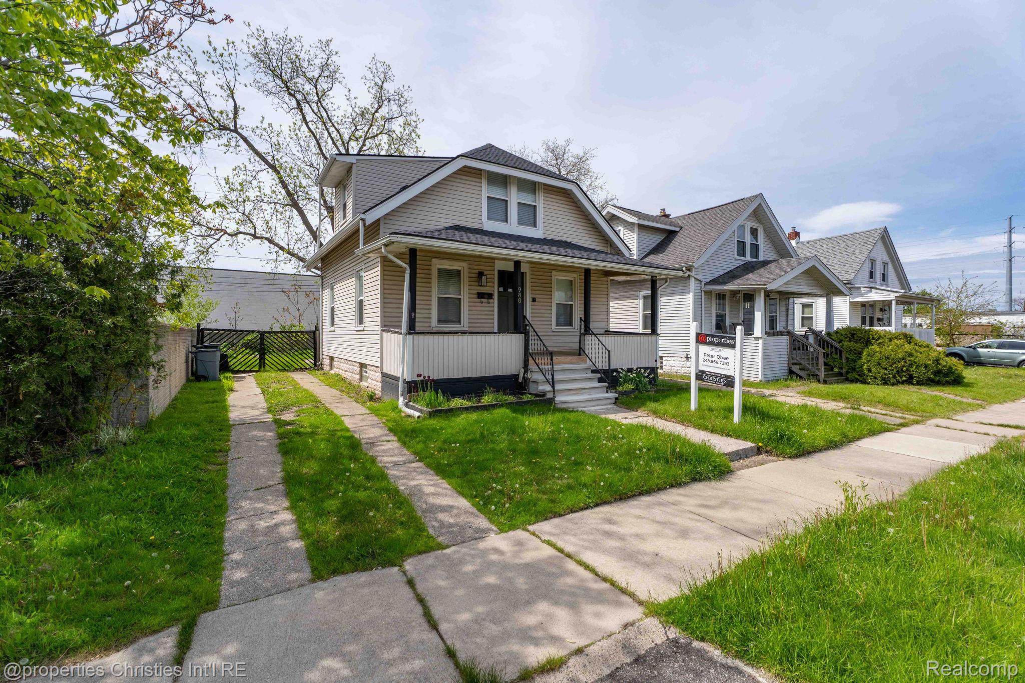 988 E Troy Street Property Photo 1