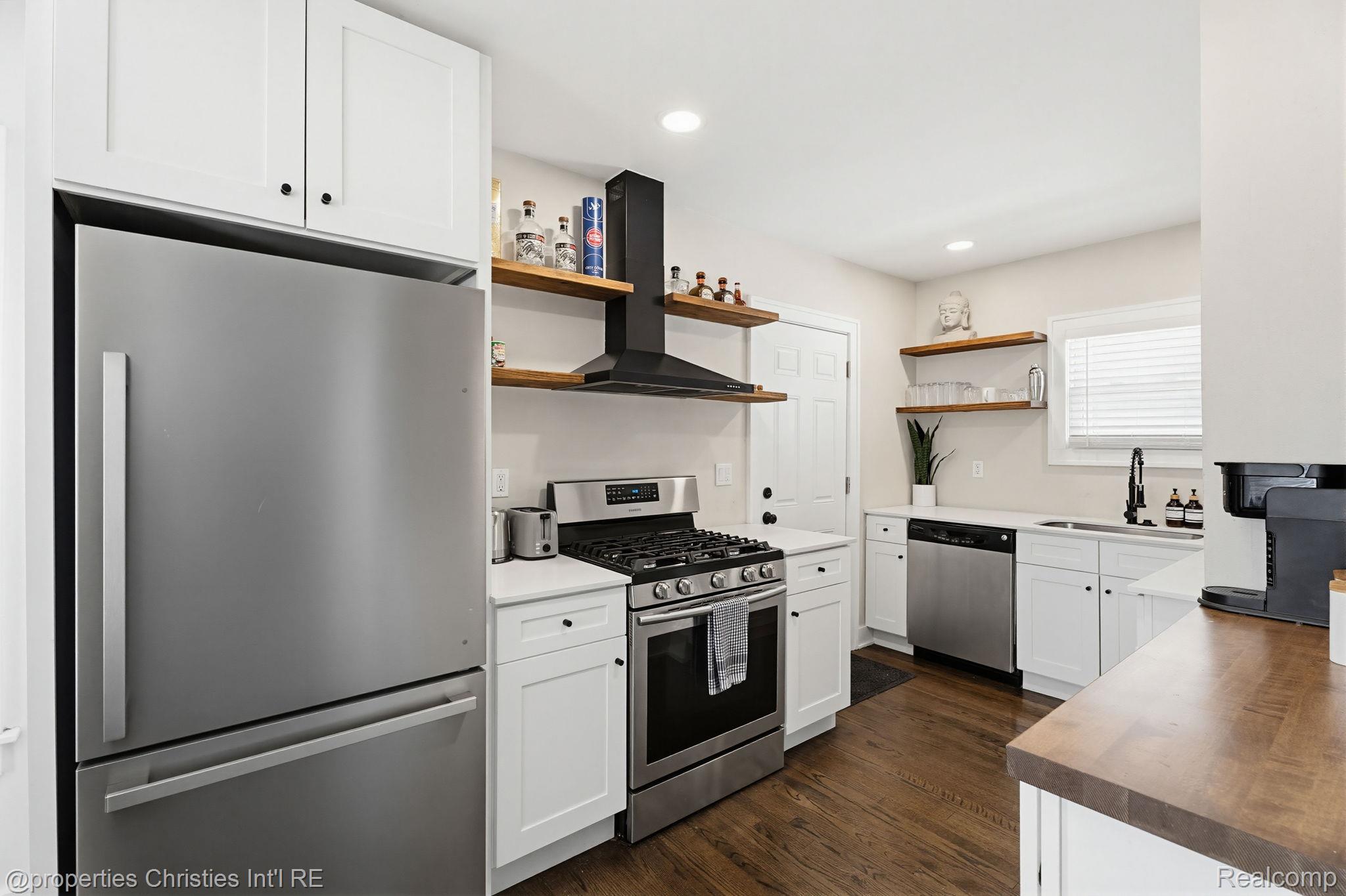 988 E Troy Street Property Photo 14