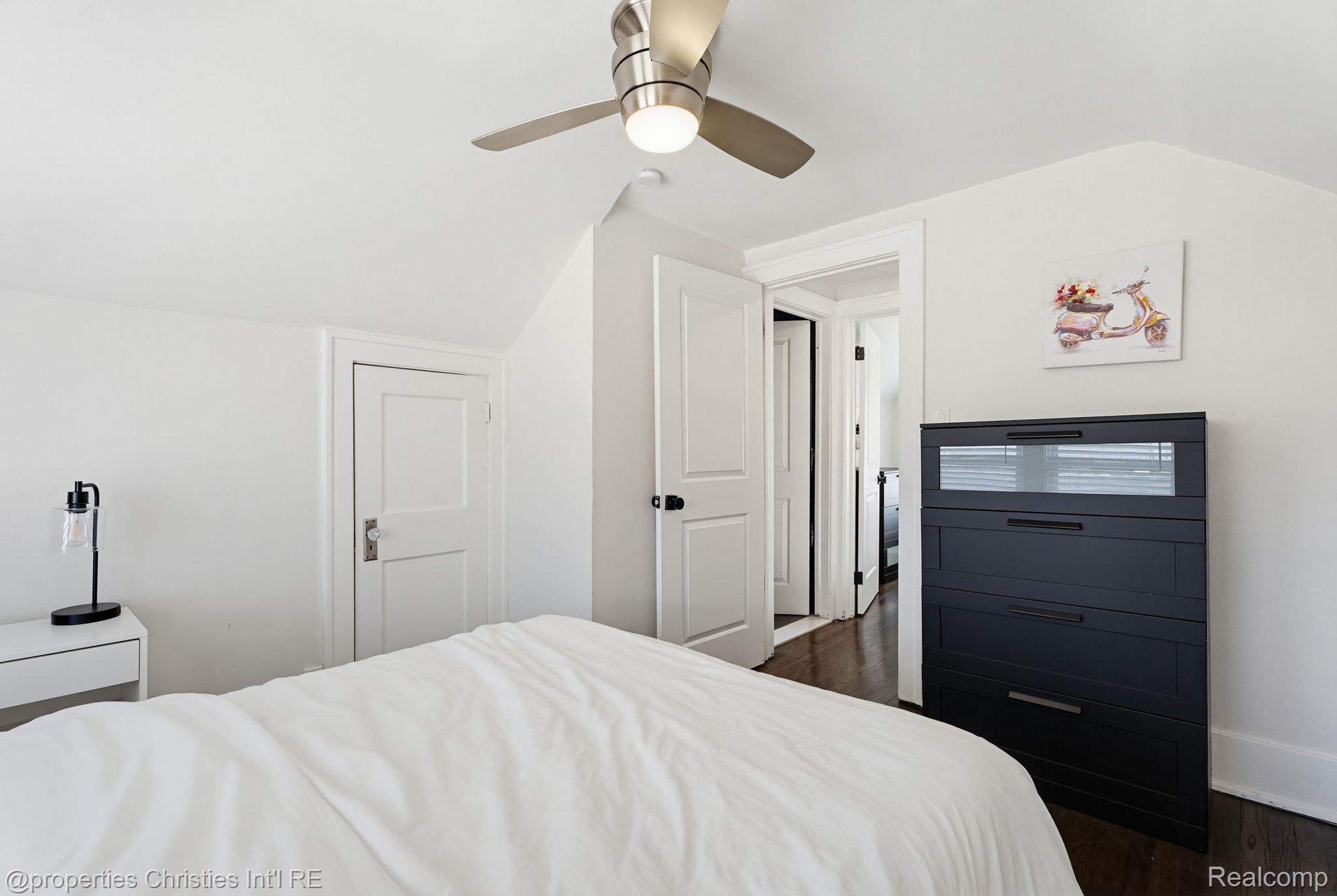 988 E Troy Street Property Photo 22