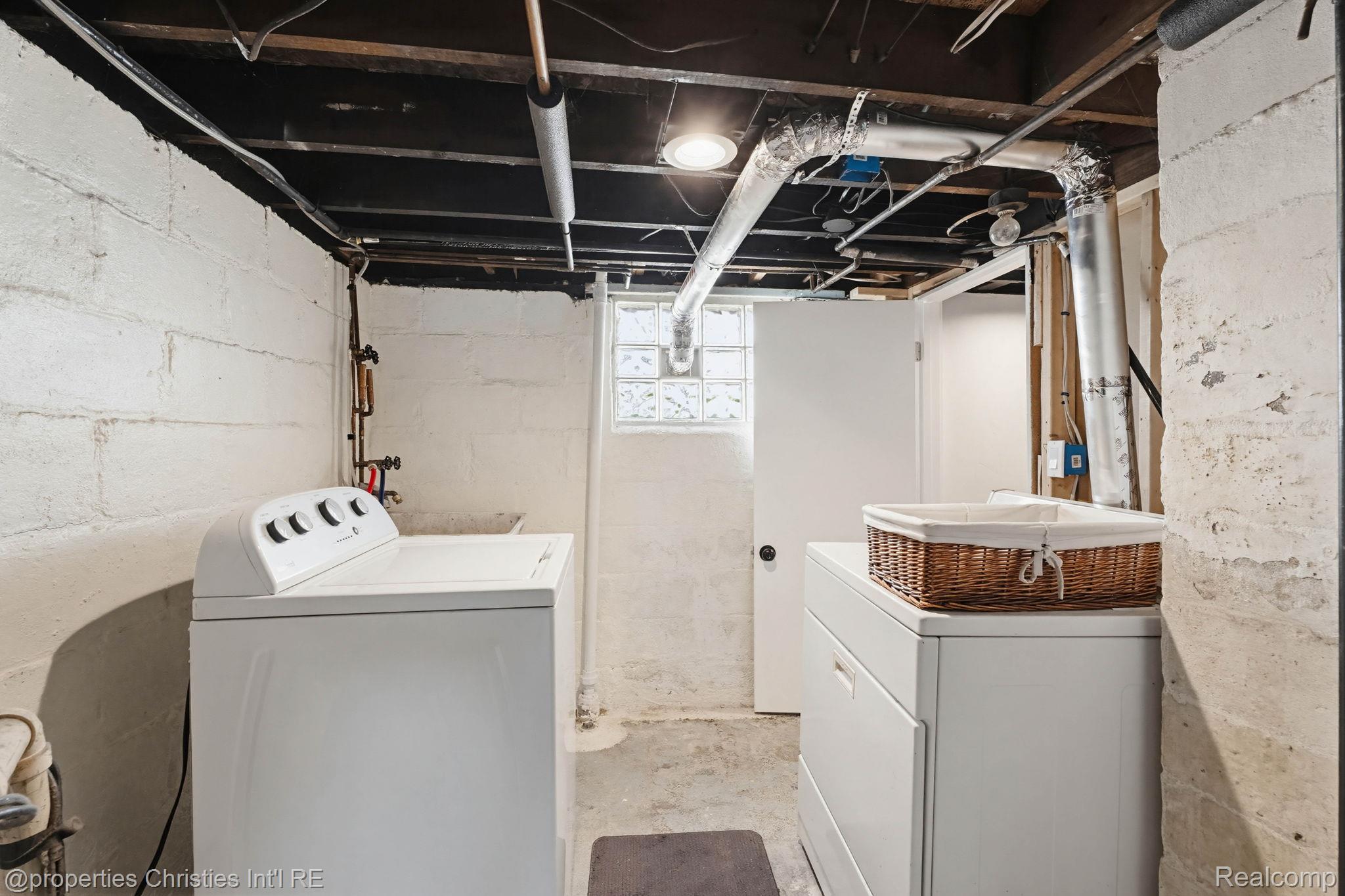 988 E Troy Street Property Photo 31