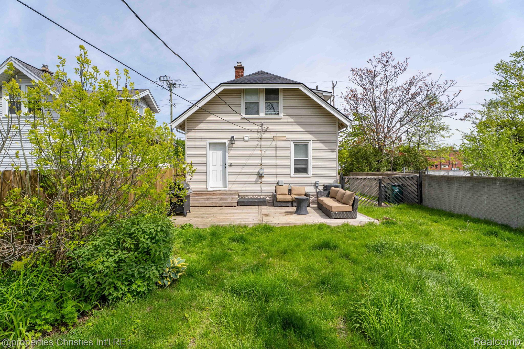 988 E Troy Street Property Photo 35