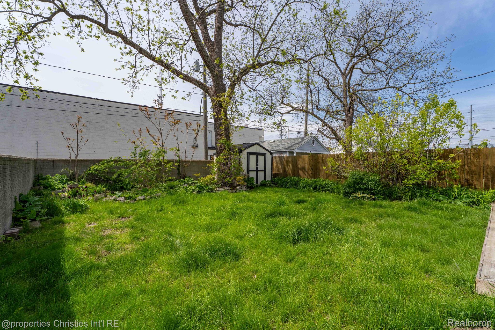 988 E Troy Street Property Photo 37
