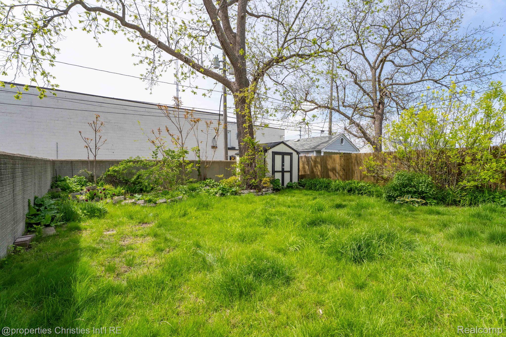 988 E Troy Street Property Photo 38