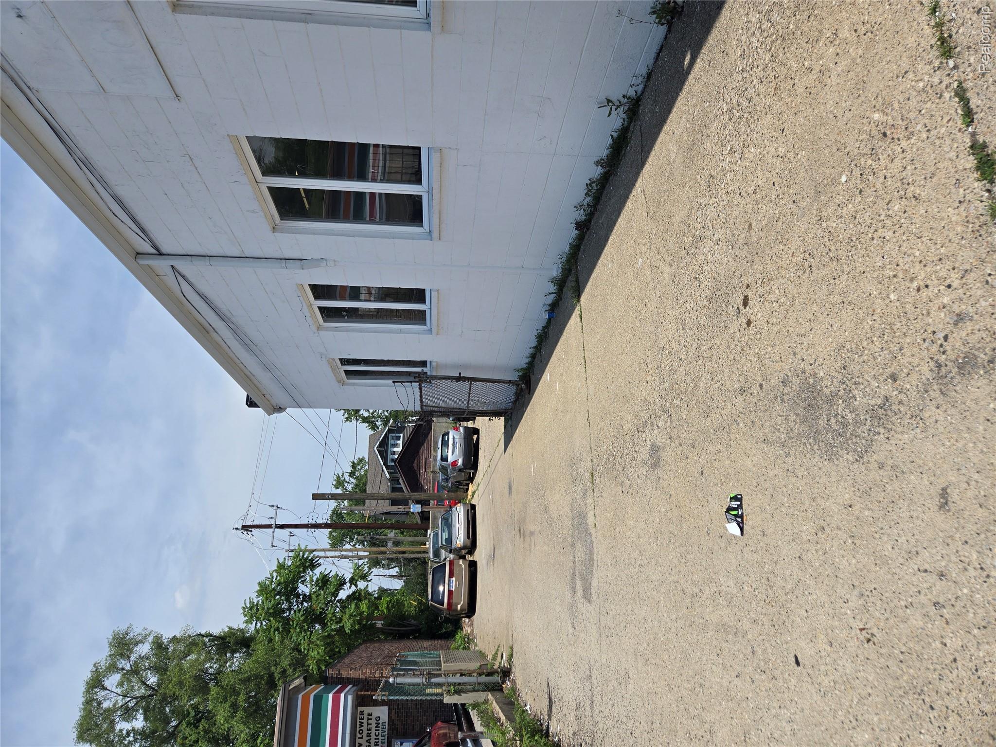 1018 W 9 Mile Road Property Photo 5