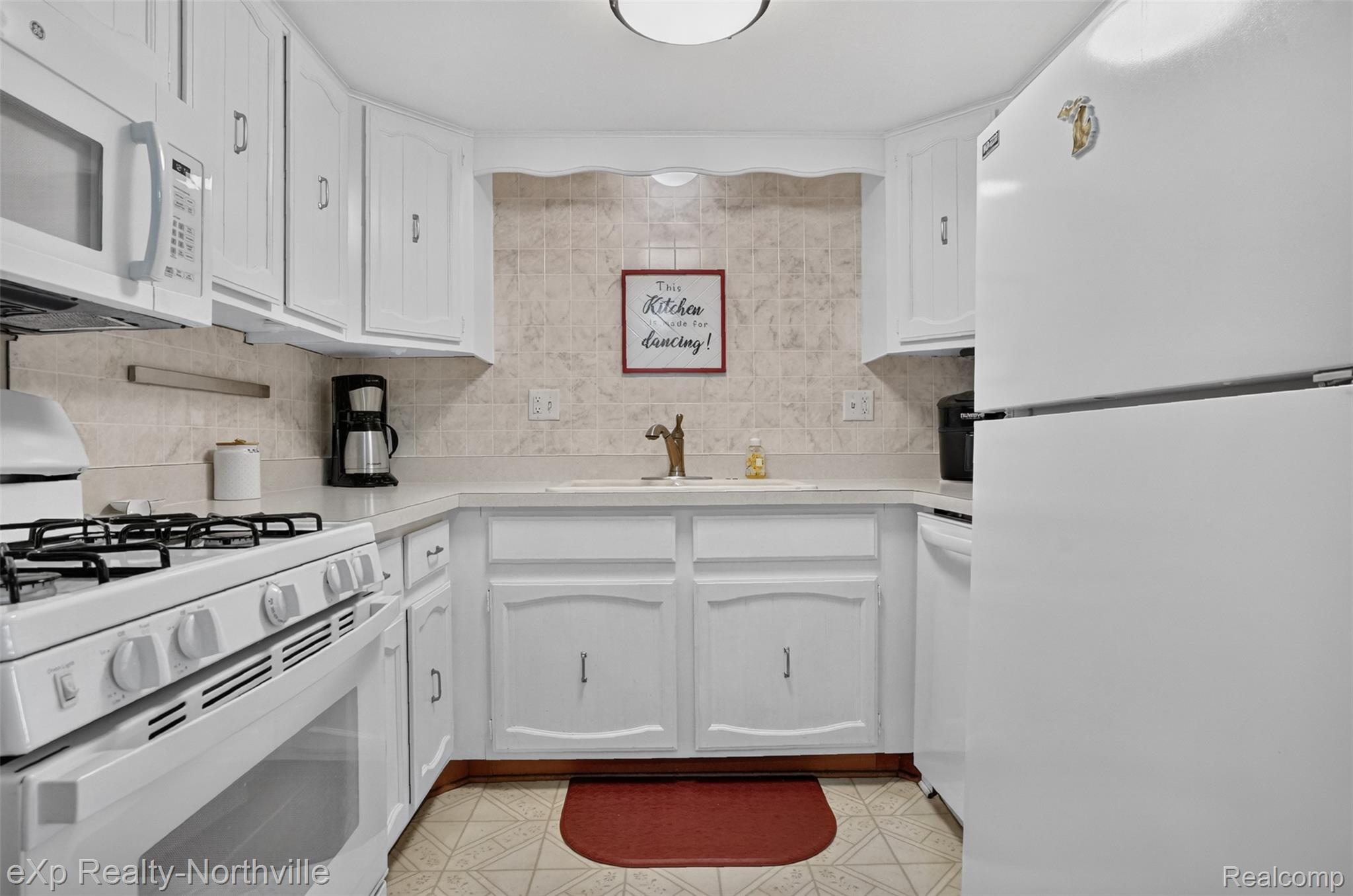 25157 Franklin Terrace 7 Property Photo 11