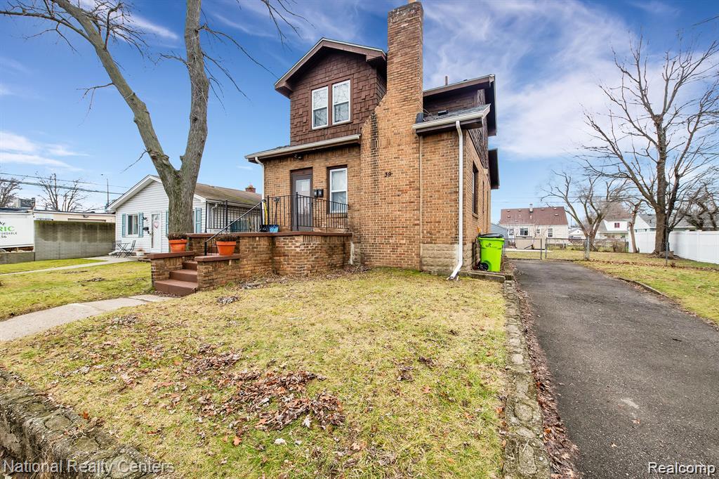 39 E Brockton Avenue Property Photo 4