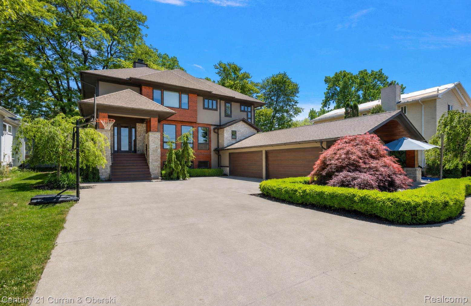 1345 E Lake Drive Property Photo 2