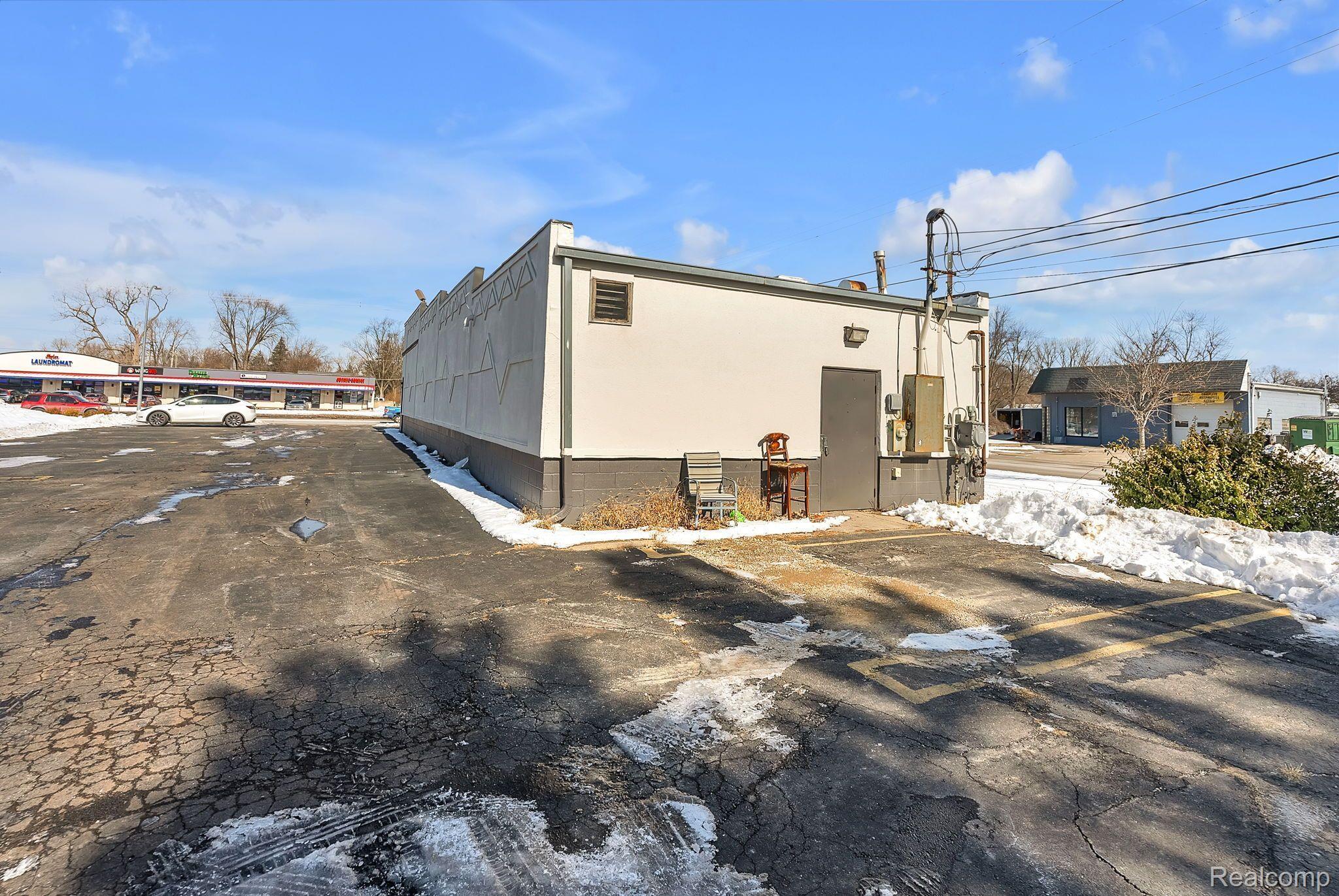 28407 5 Mile Road Property Photo 17
