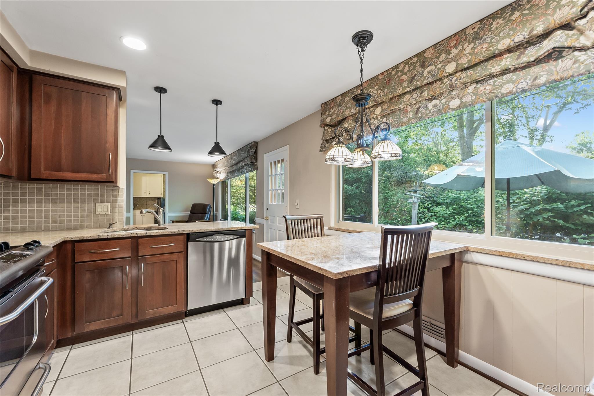 23270 Fleming Drive Property Photo 8