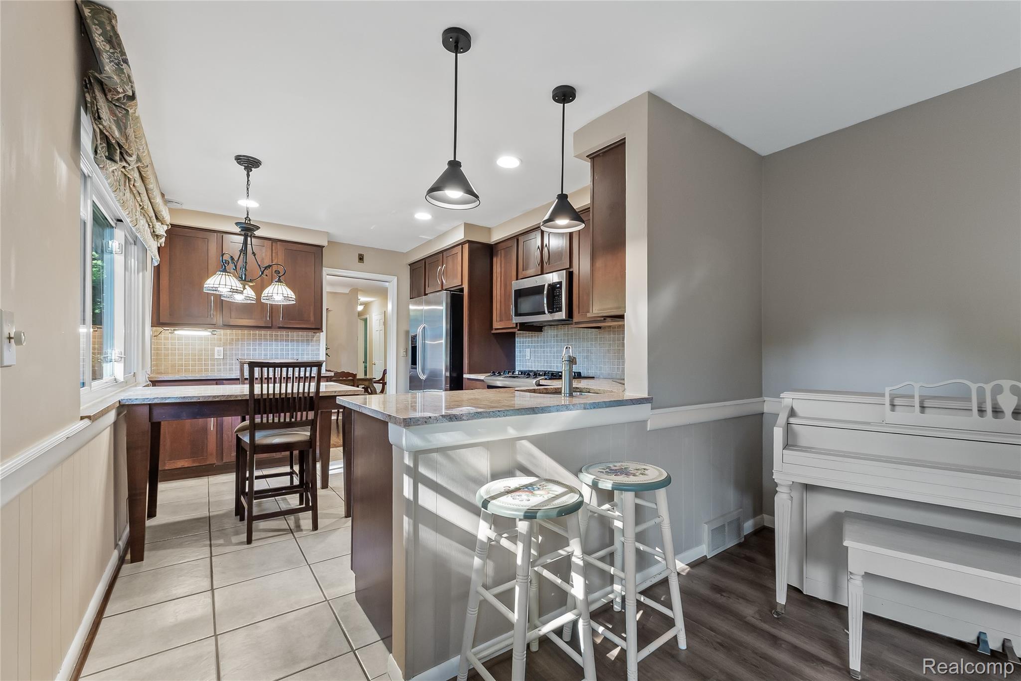 23270 Fleming Drive Property Photo 11