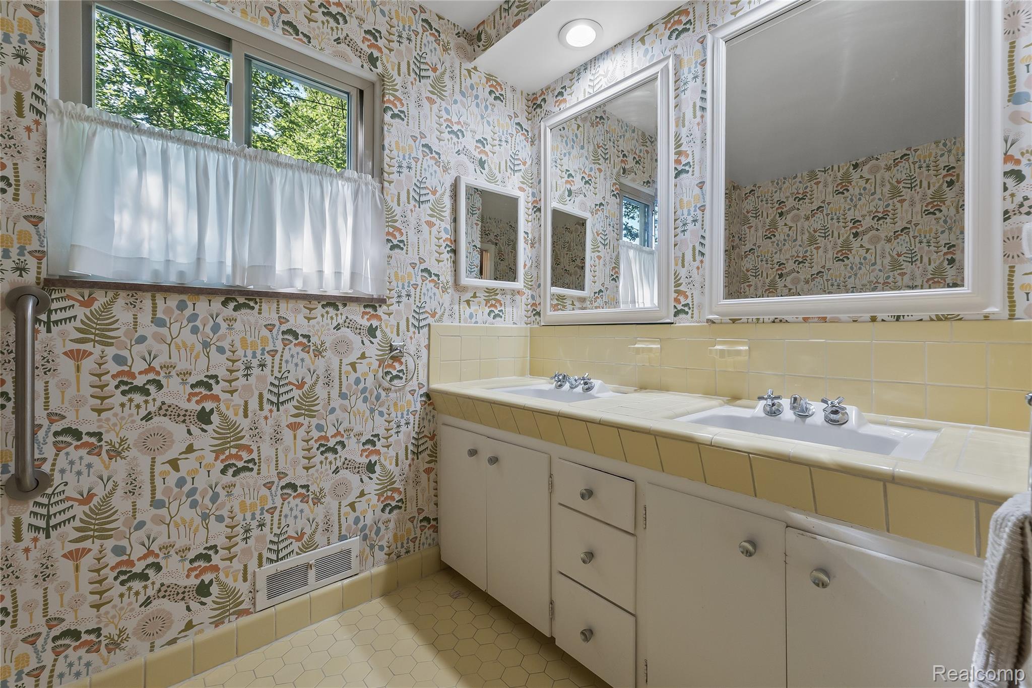 23270 Fleming Drive Property Photo 18