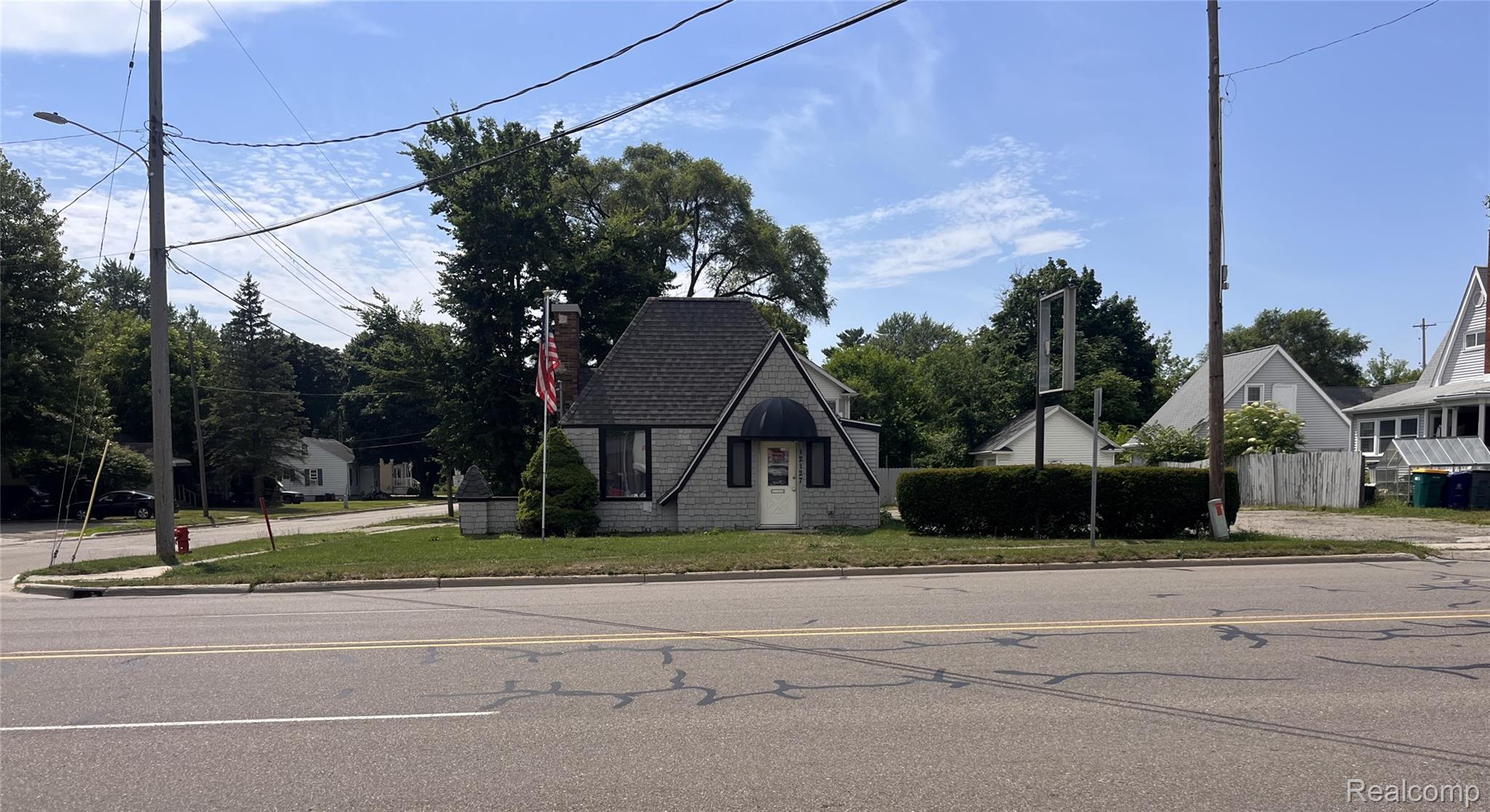12127 N Saginaw Street Property Photo 1