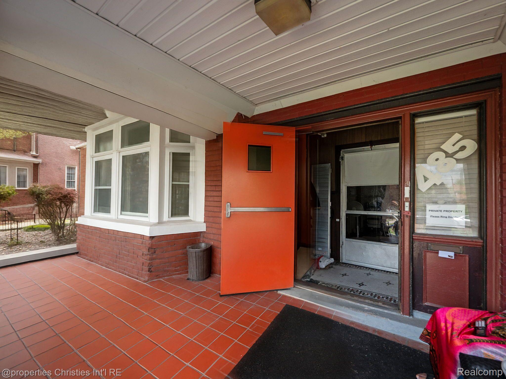 485 E Grand Boulevard Property Photo 4