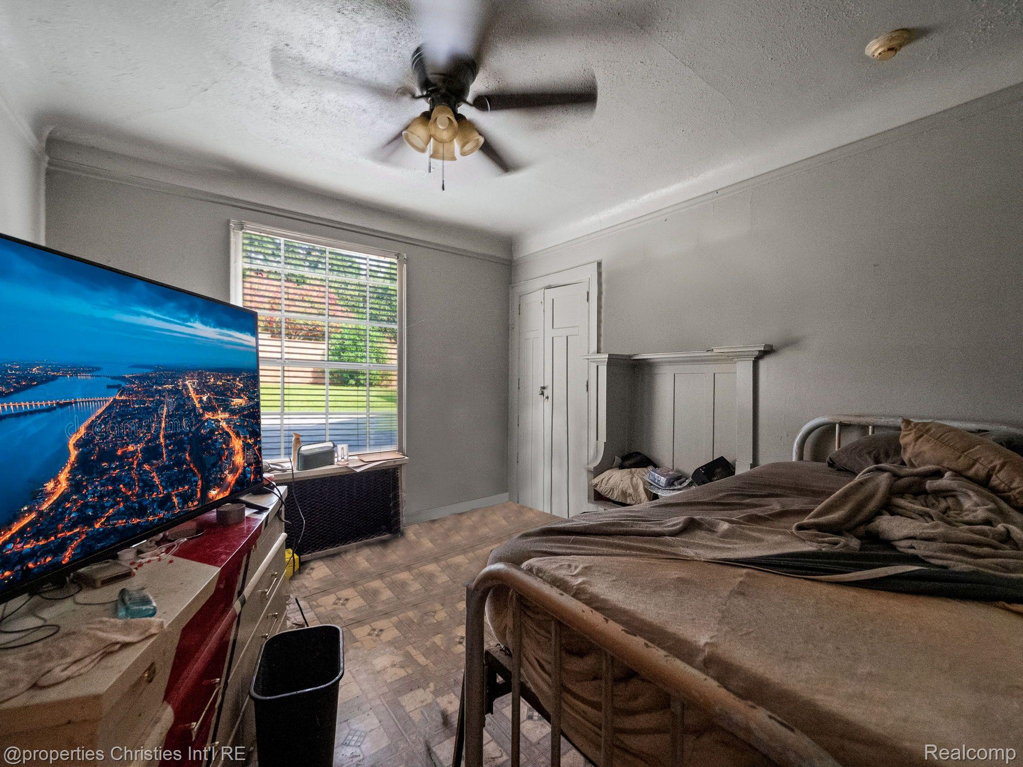 485 E Grand Boulevard Property Photo 15