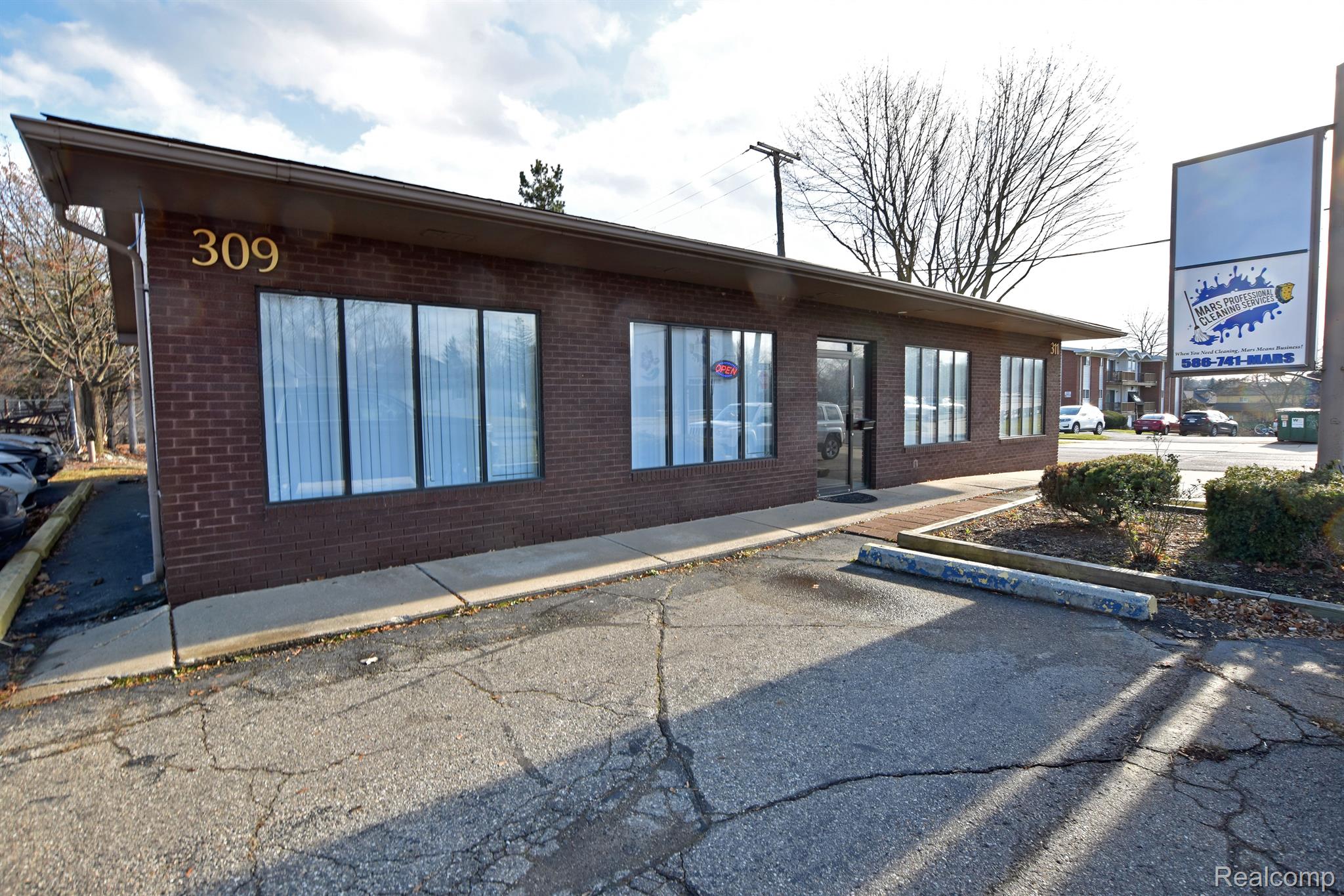 311 Southbound Gratiot Avenue Property Photo 1