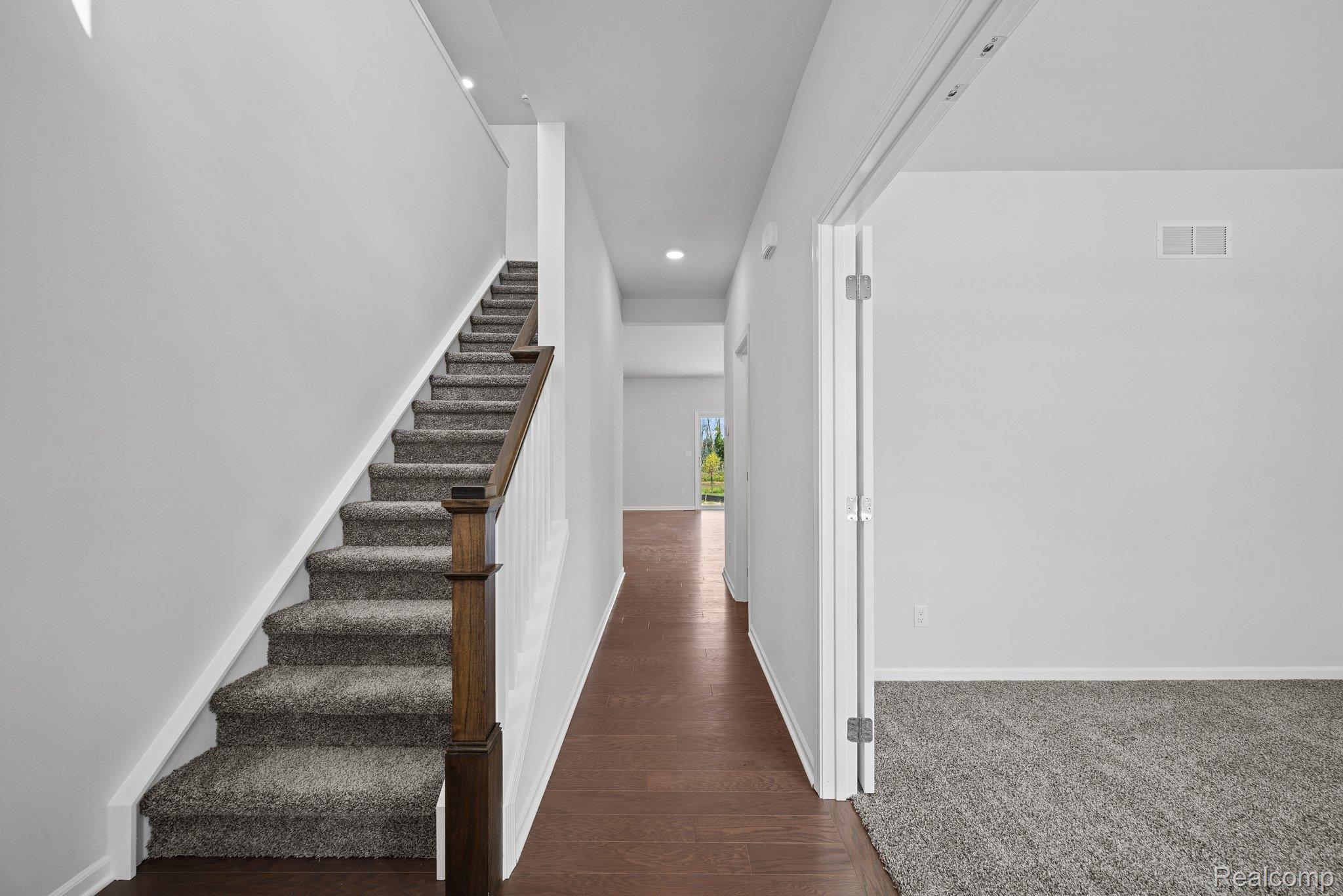 27117 Silo Drive Property Photo 12