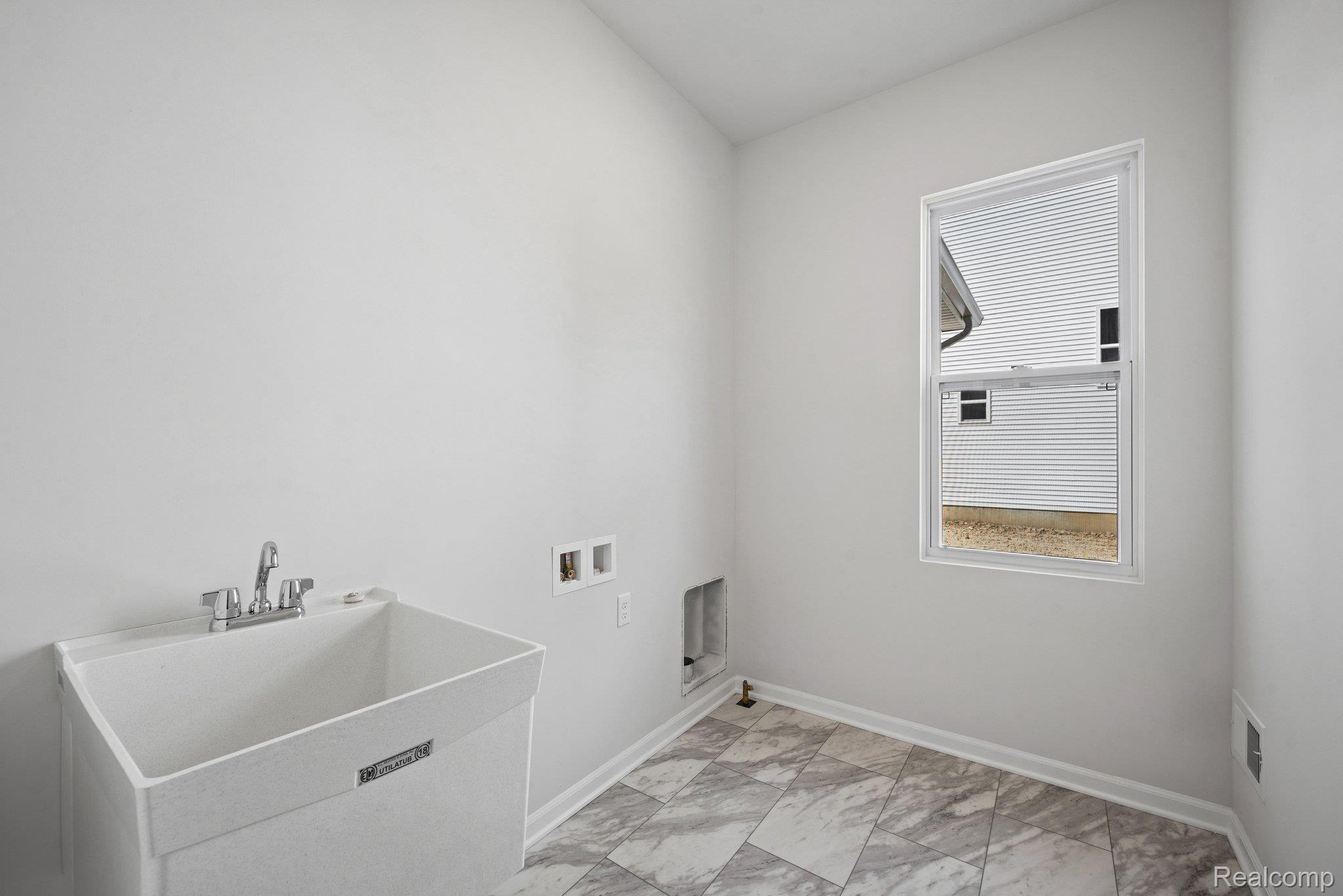 27117 Silo Drive Property Photo 13