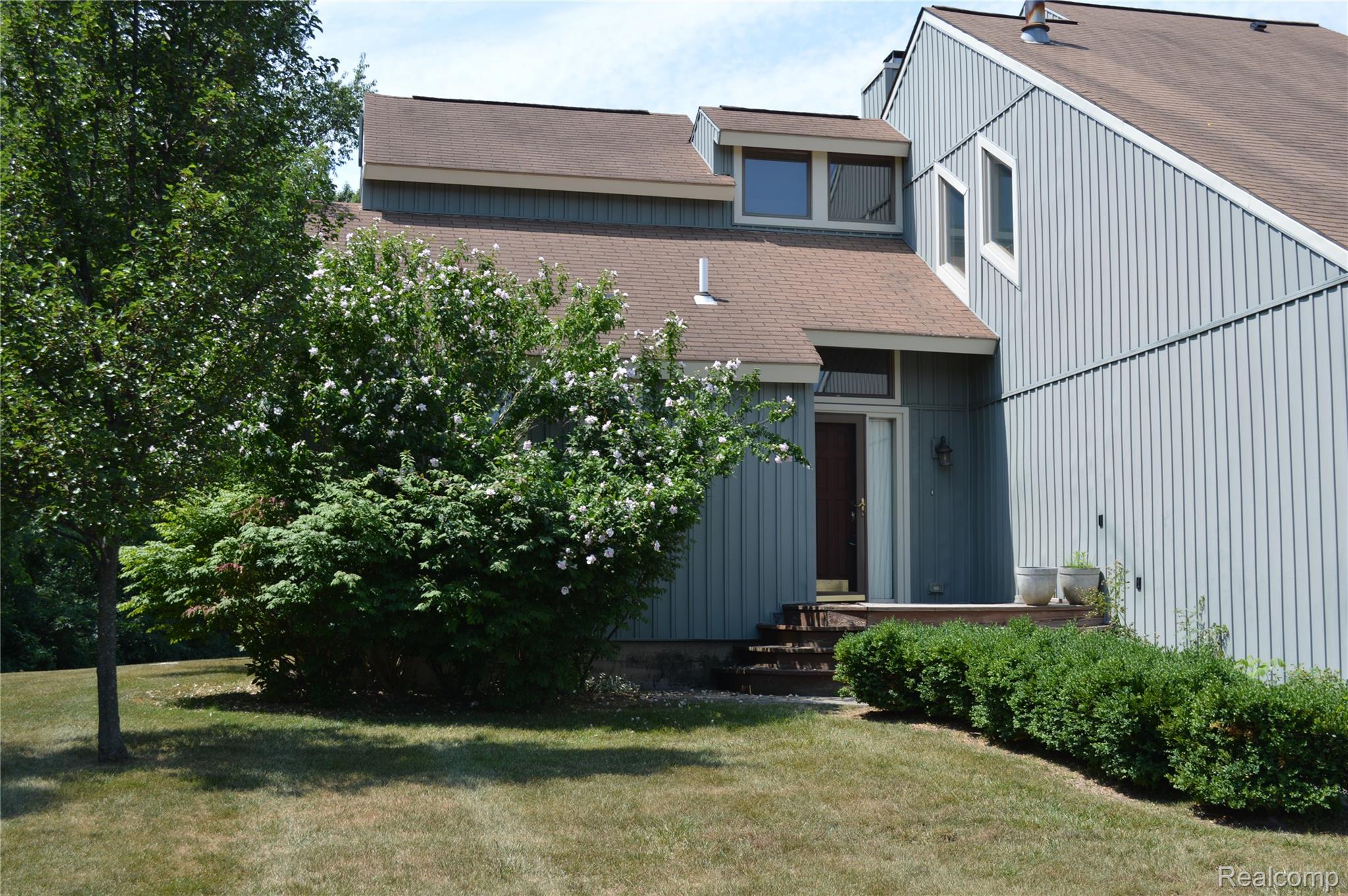 10055 Walnut Hill Drive Property Photo 3