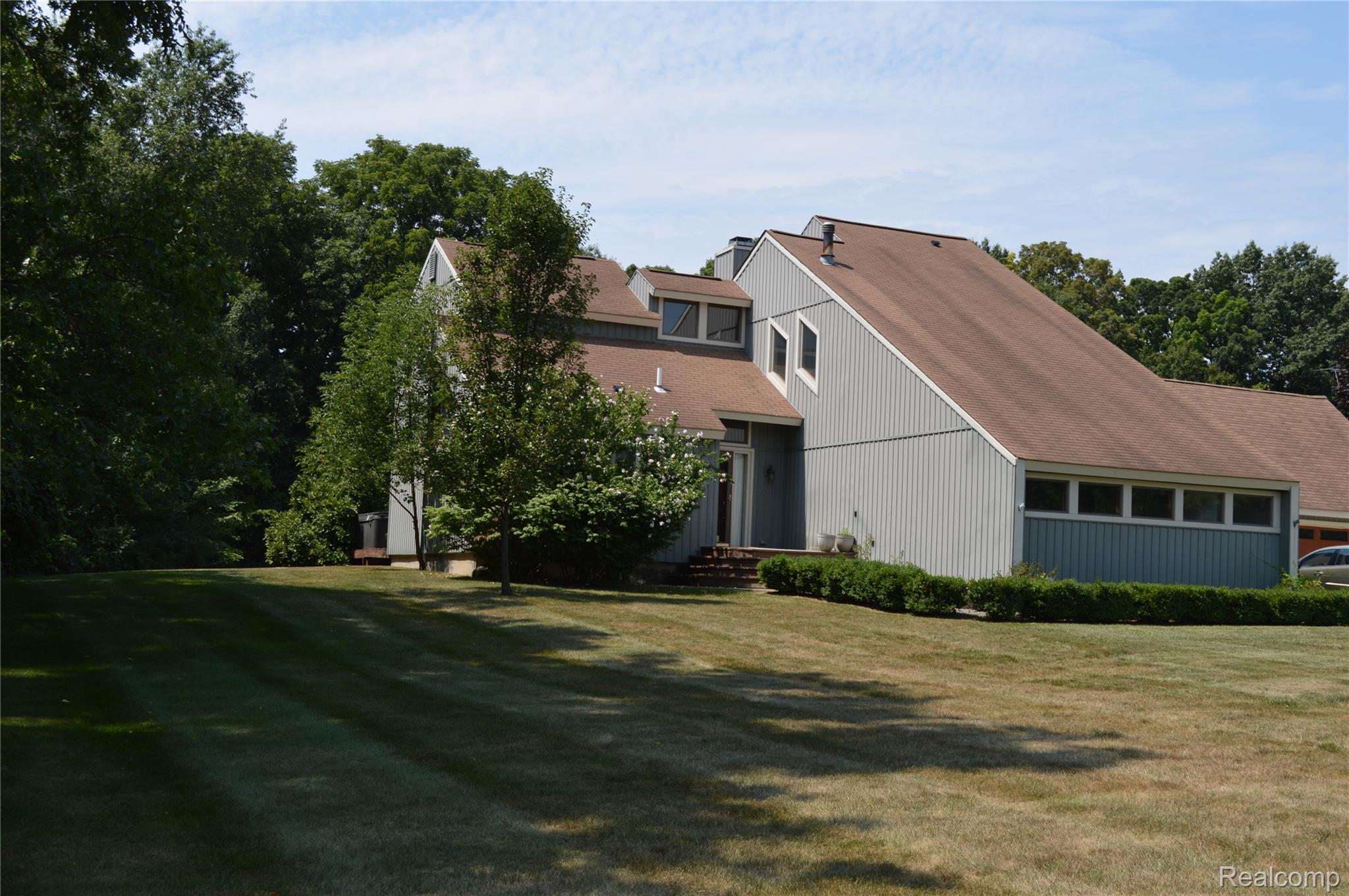 10055 Walnut Hill Drive Property Photo 4