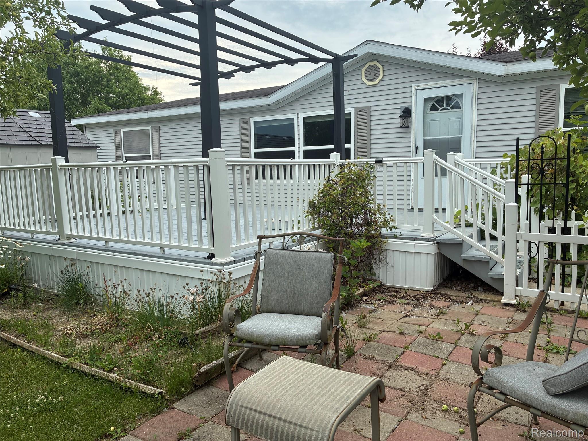 7364 Kings Court Property Photo 1