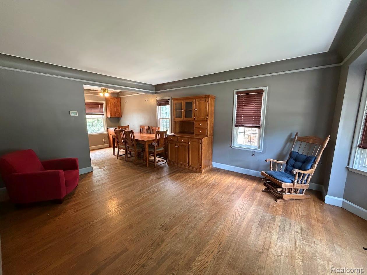 643 N Rosevere Avenue Property Photo 2