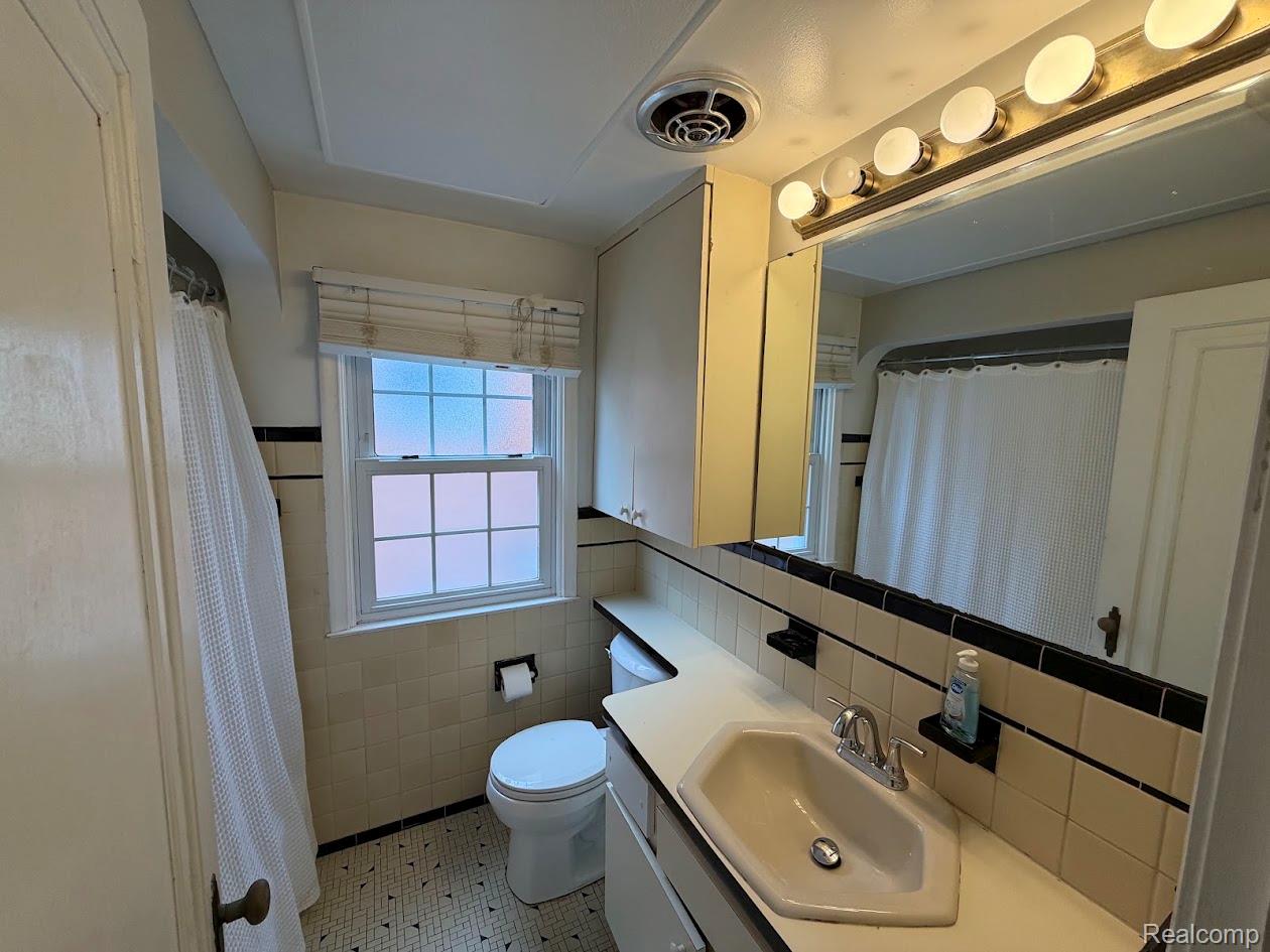 643 N Rosevere Avenue Property Photo 13
