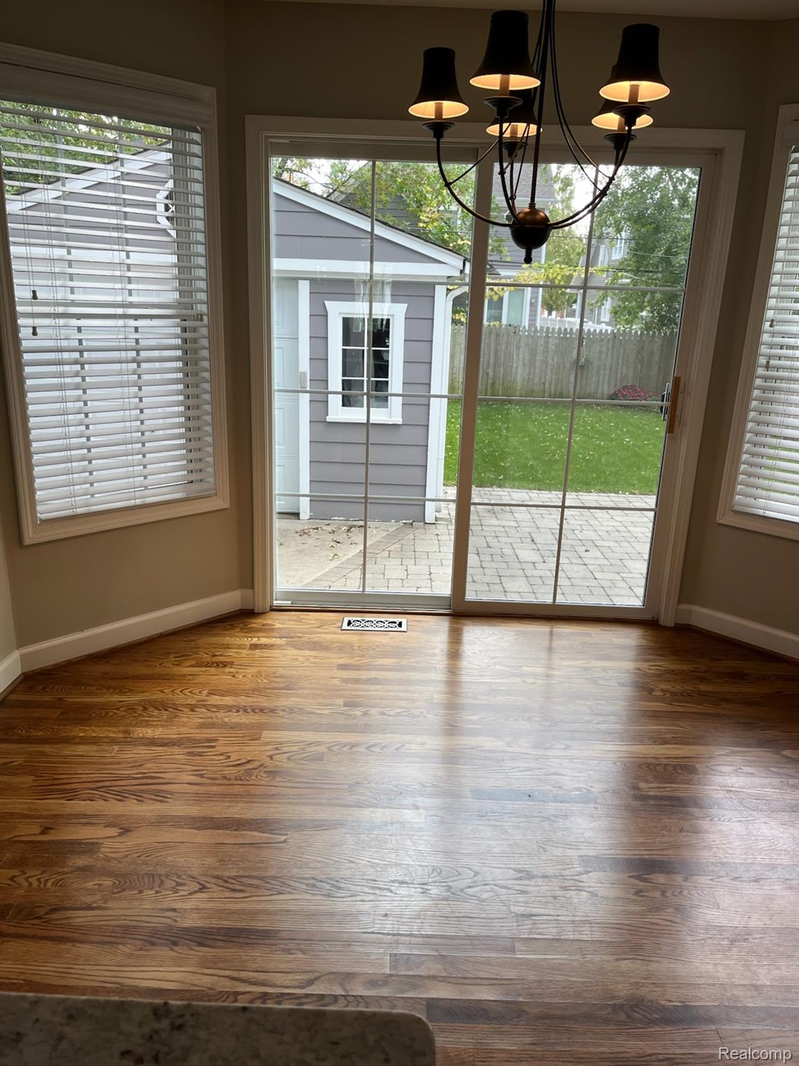 1510 Chapin Avenue Property Photo 15