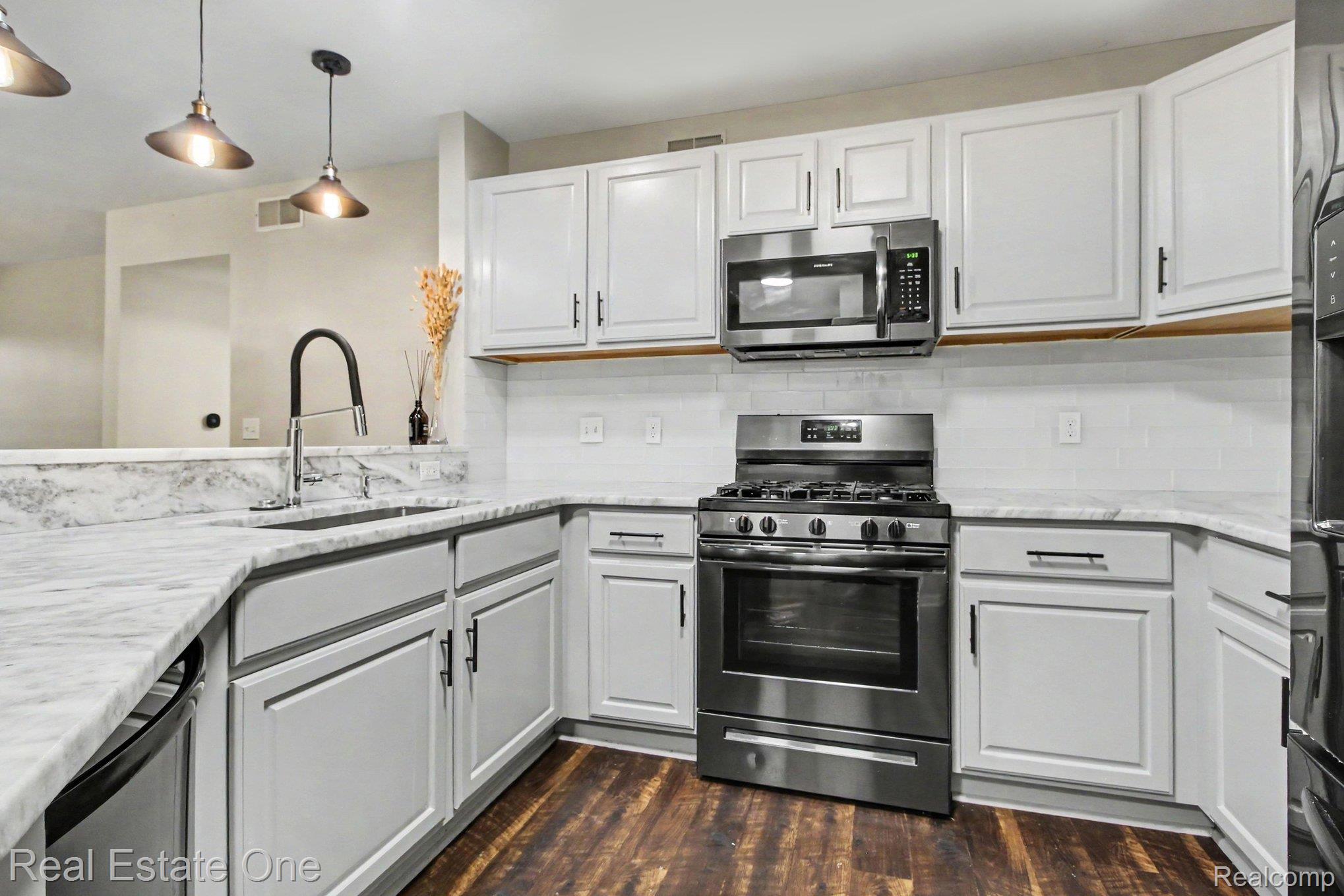 2271 S Main Street Property Photo 8