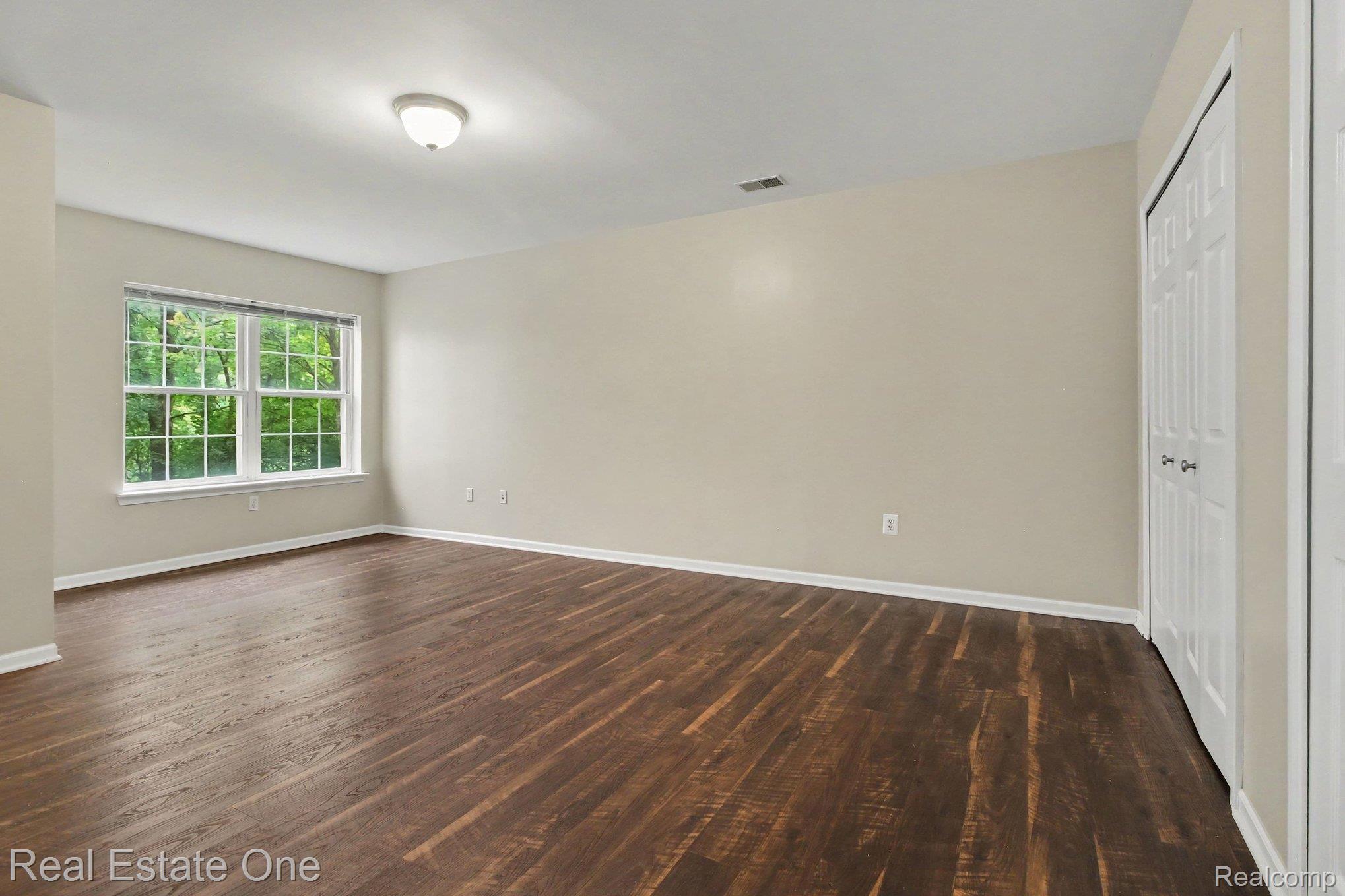 2271 S Main Street Property Photo 15