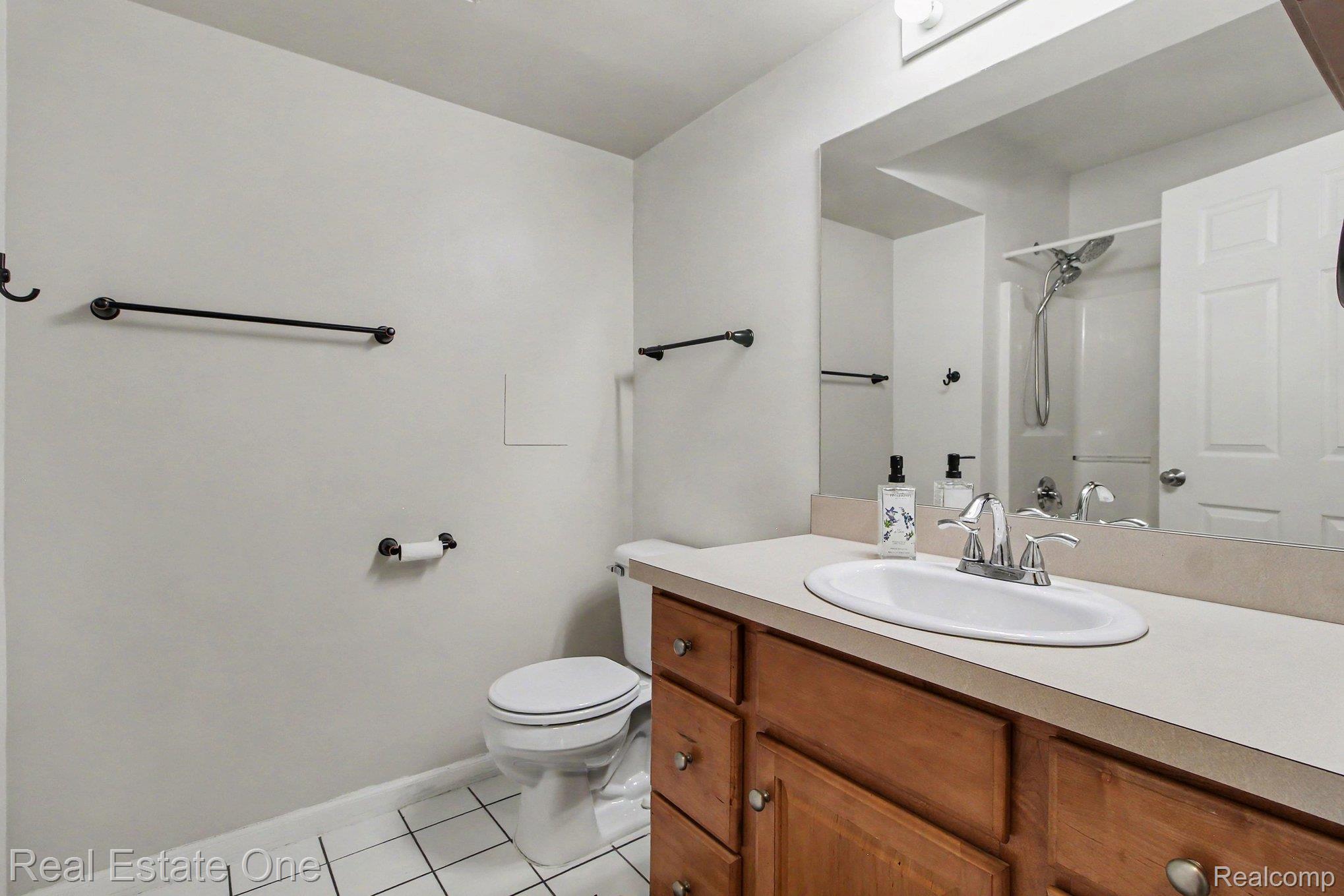 2271 S Main Street Property Photo 18
