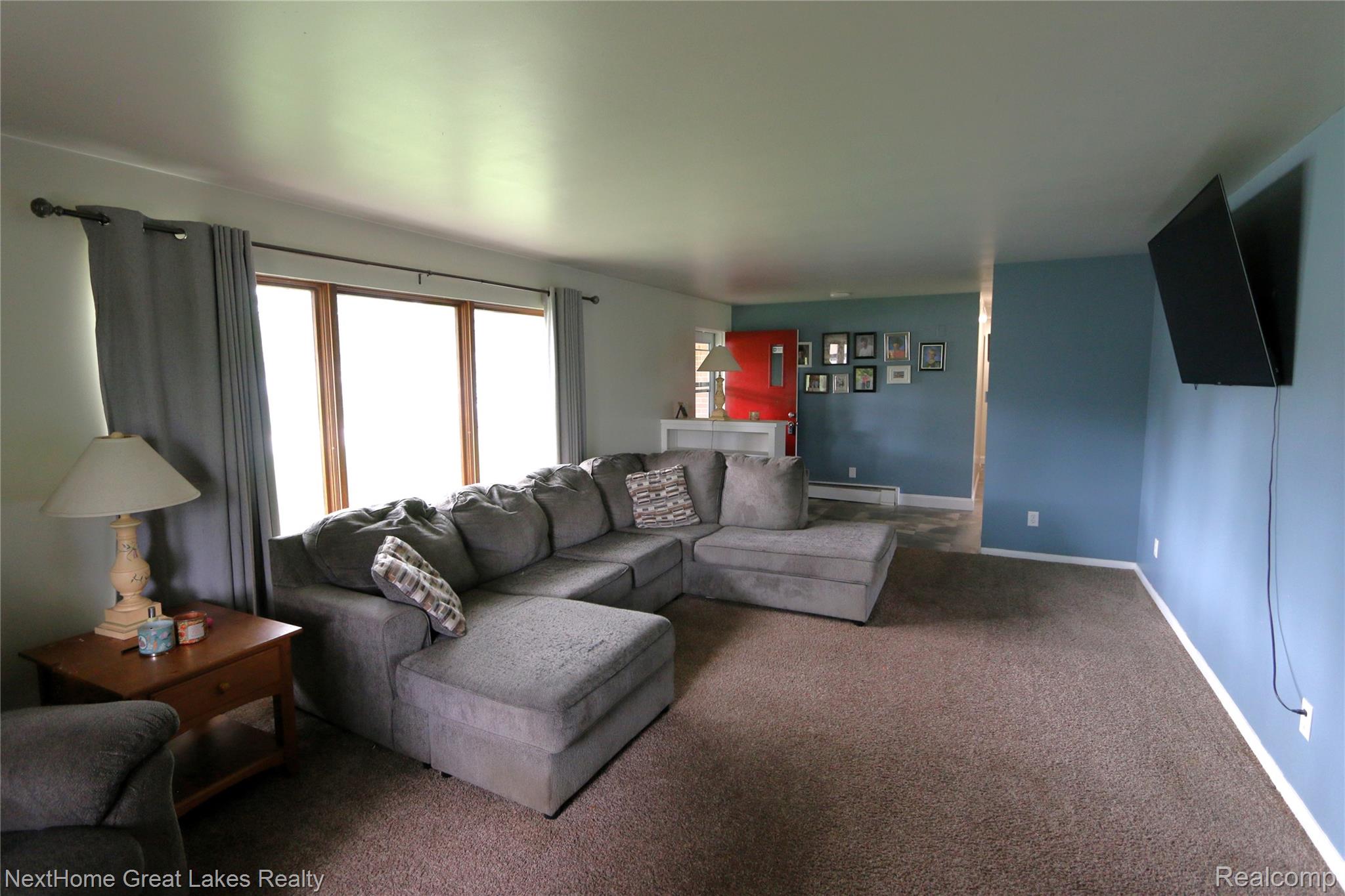 5595 Noreen Drive Property Photo 2