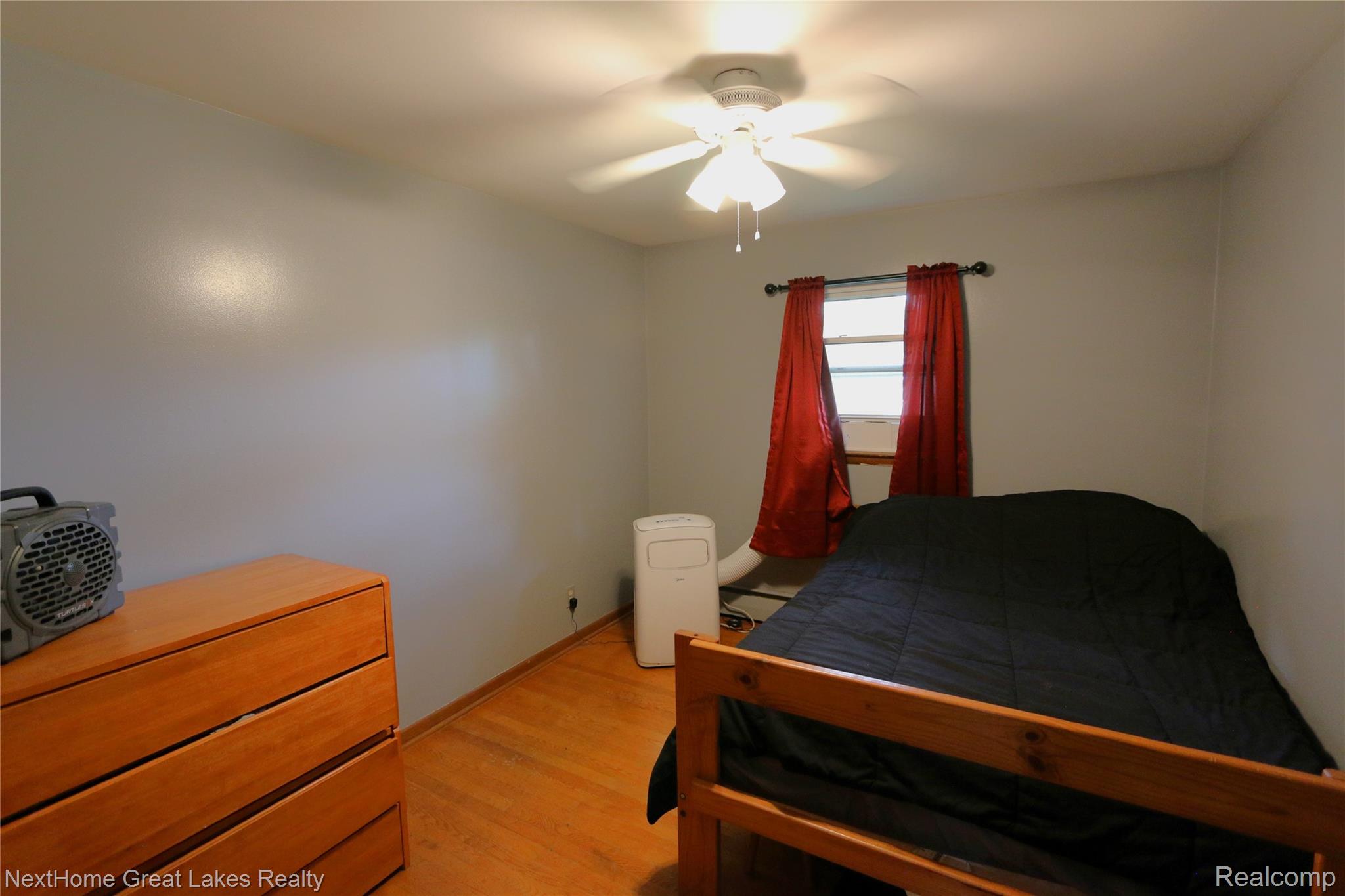 5595 Noreen Drive Property Photo 9
