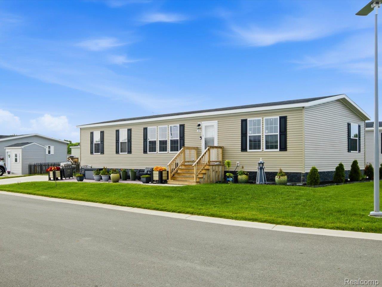 287 Rosebud Court Property Photo 1