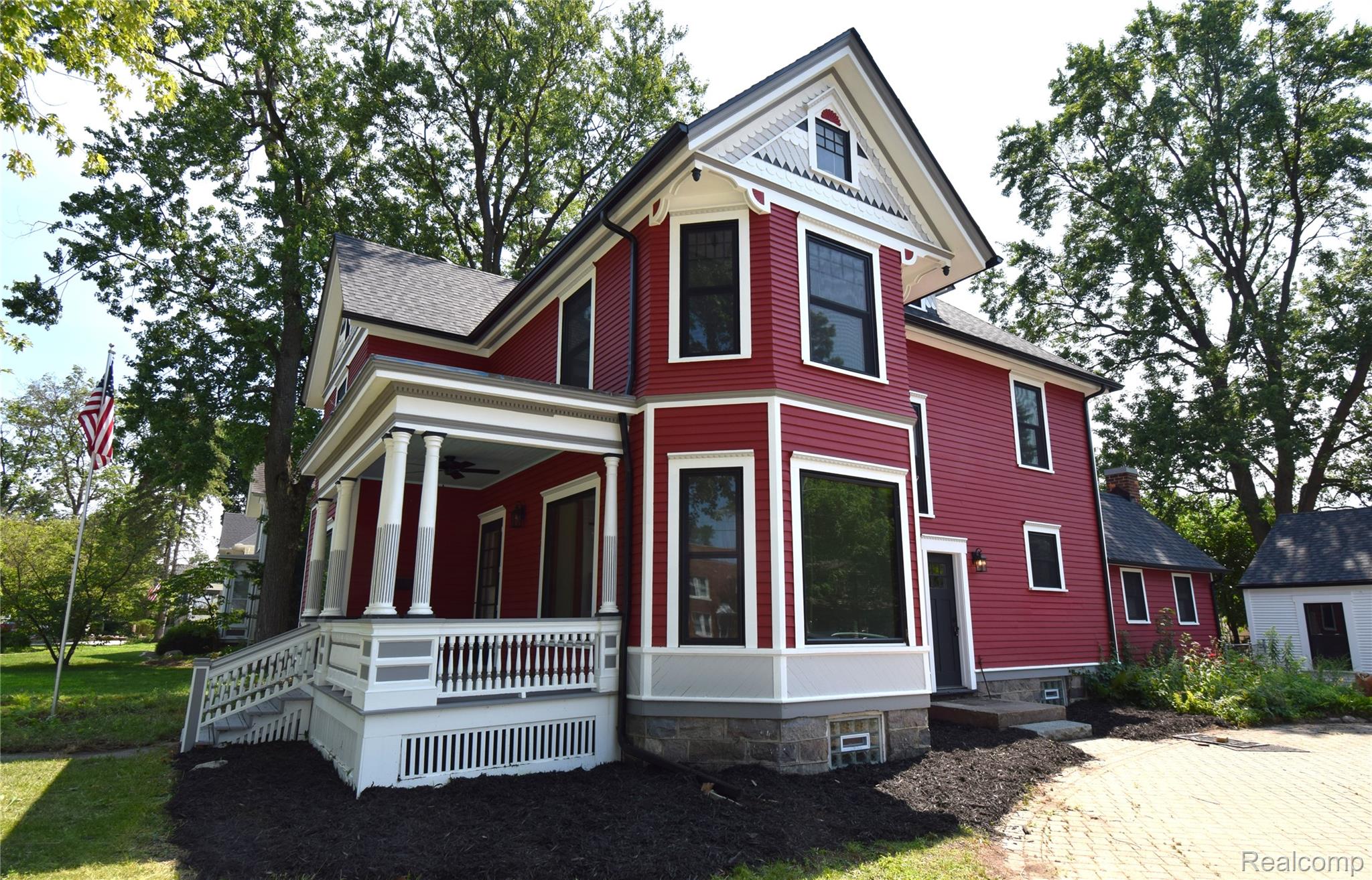 45669 Cass Avenue Property Photo 2