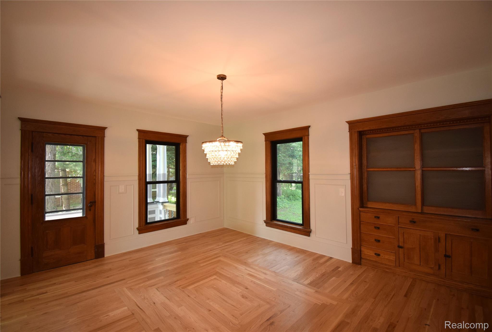 45669 Cass Avenue Property Photo 6