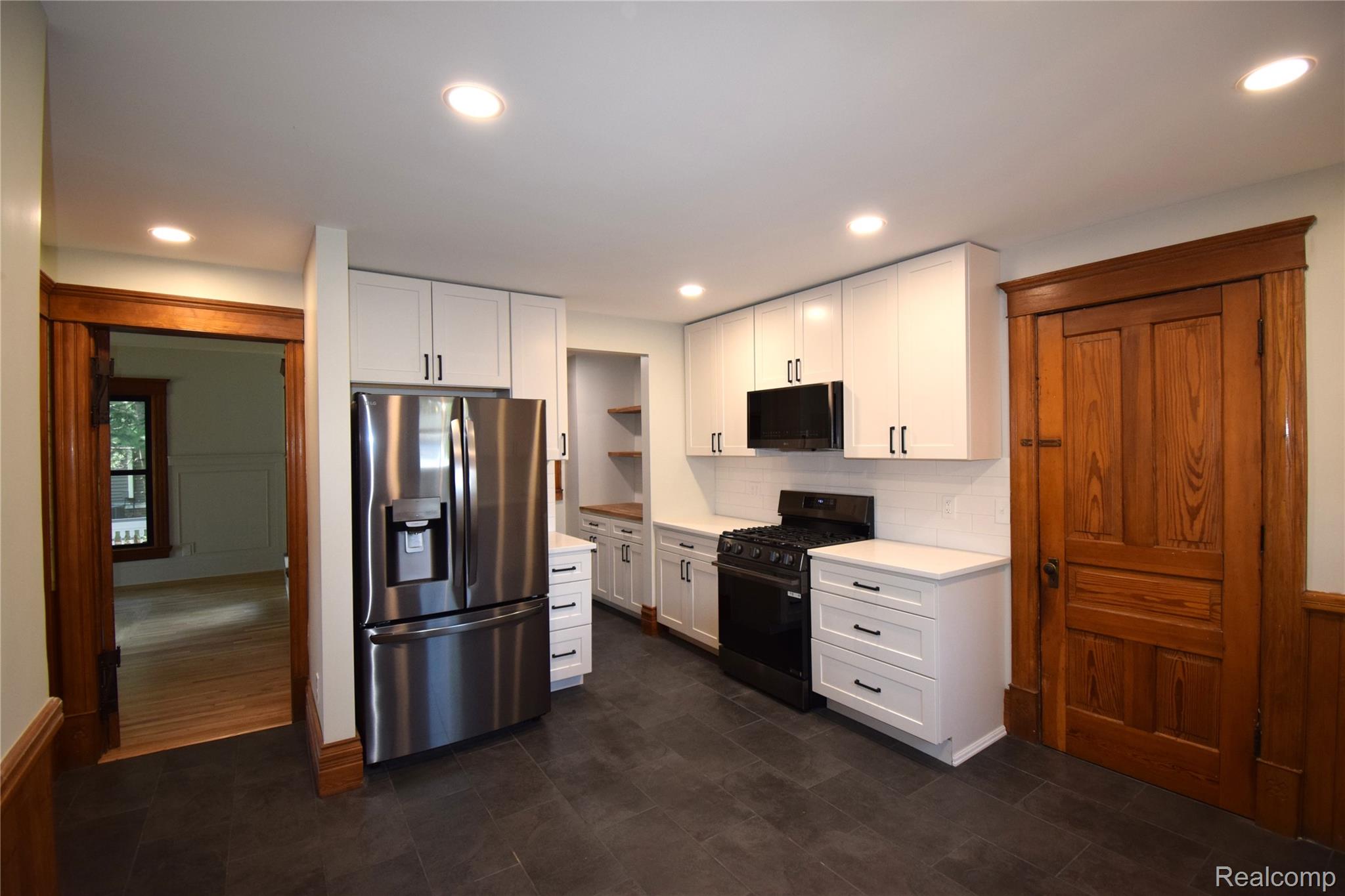 45669 Cass Avenue Property Photo 7