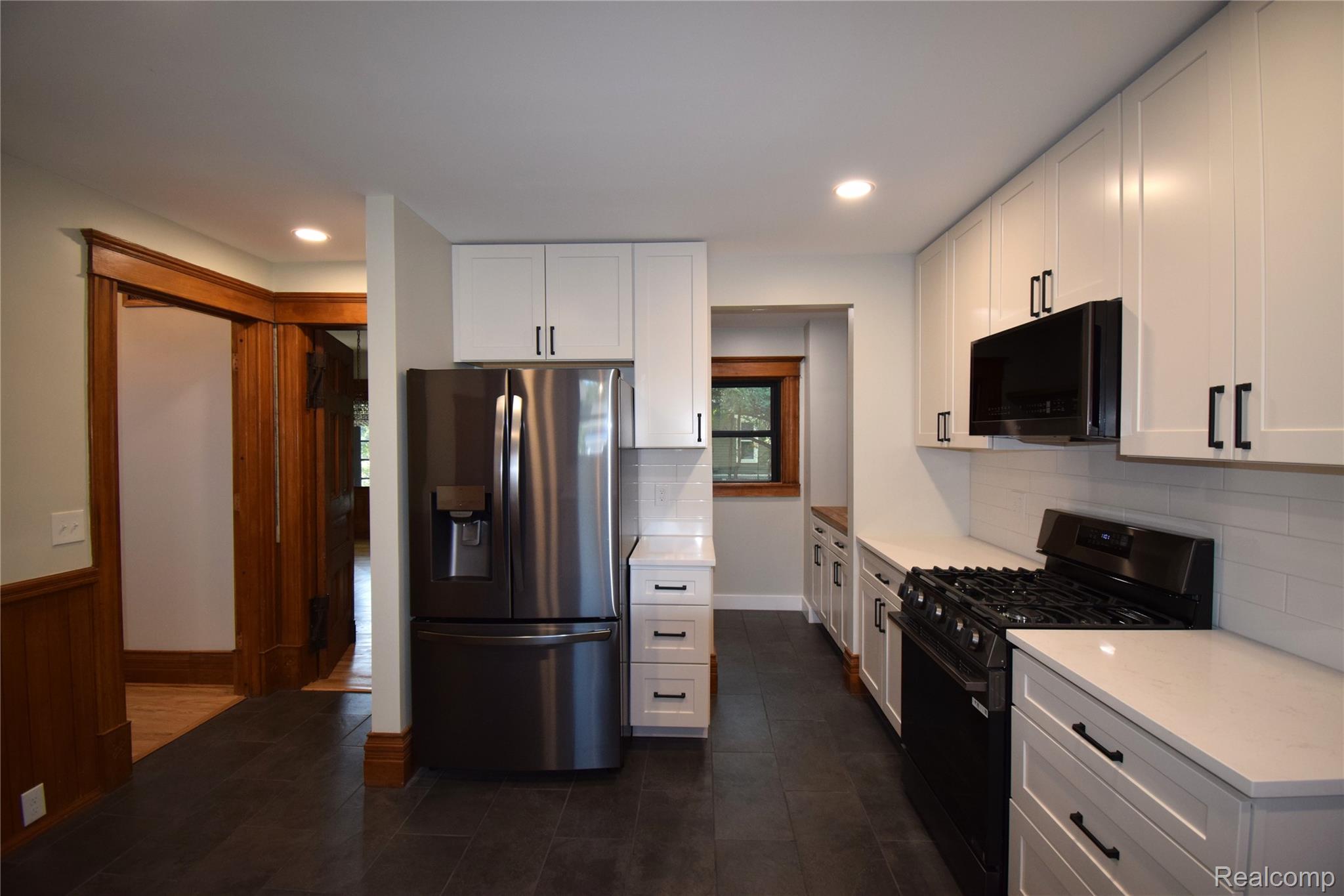 45669 Cass Avenue Property Photo 8