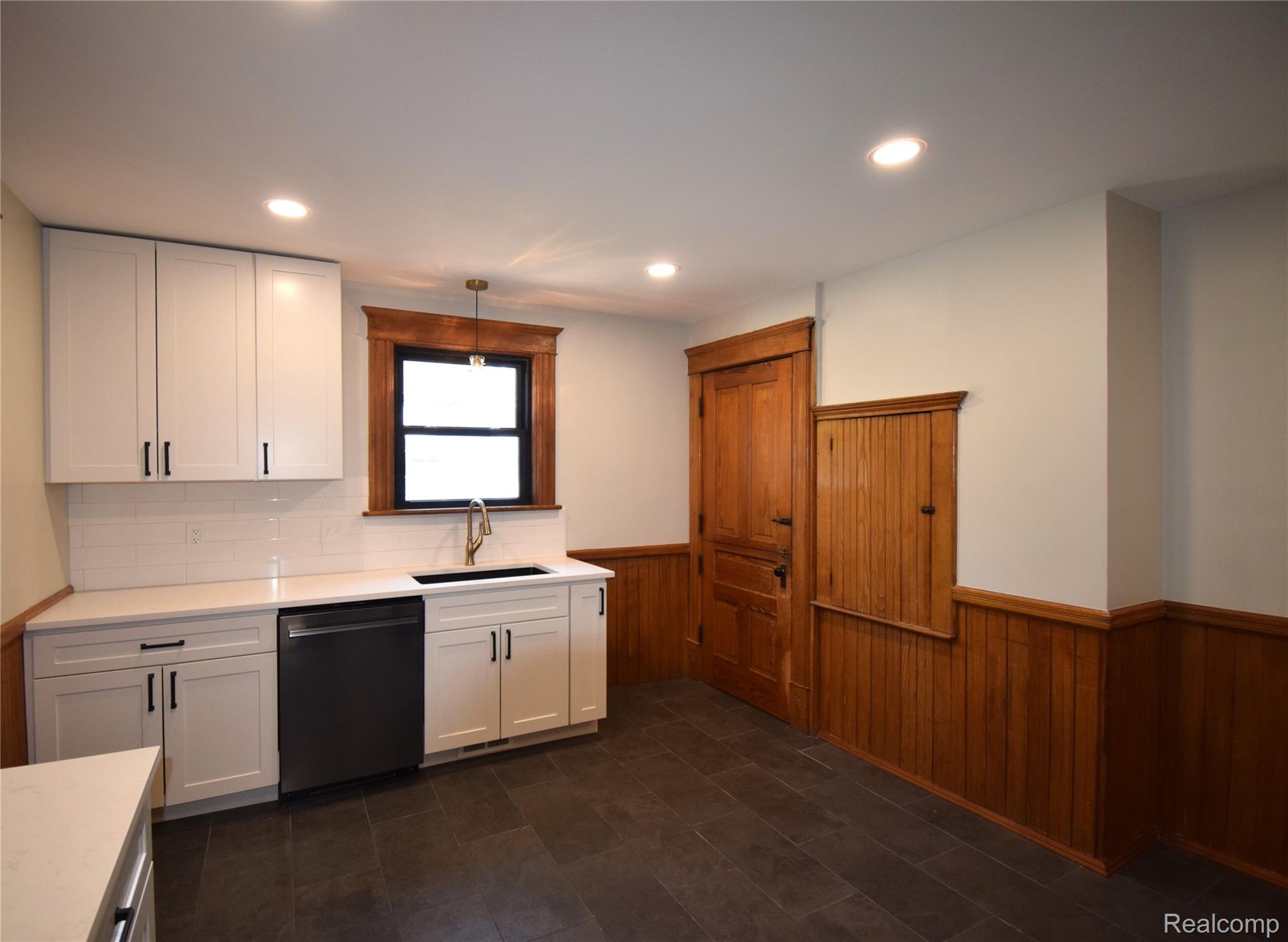 45669 Cass Avenue Property Photo 10