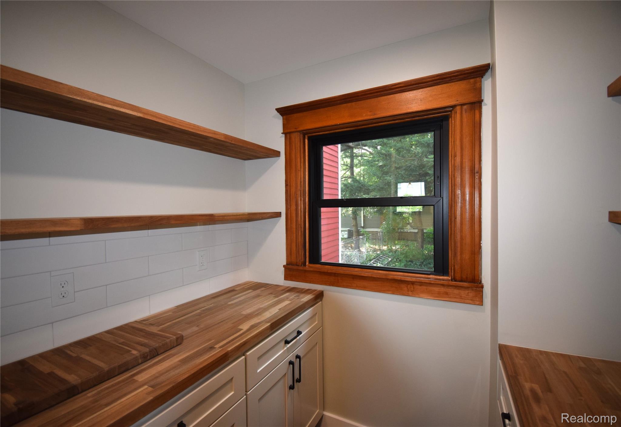 45669 Cass Avenue Property Photo 12