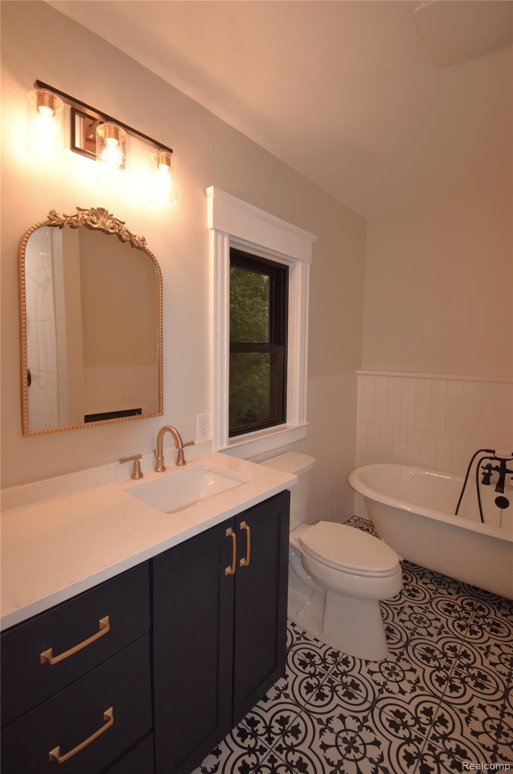45669 Cass Avenue Property Photo 24